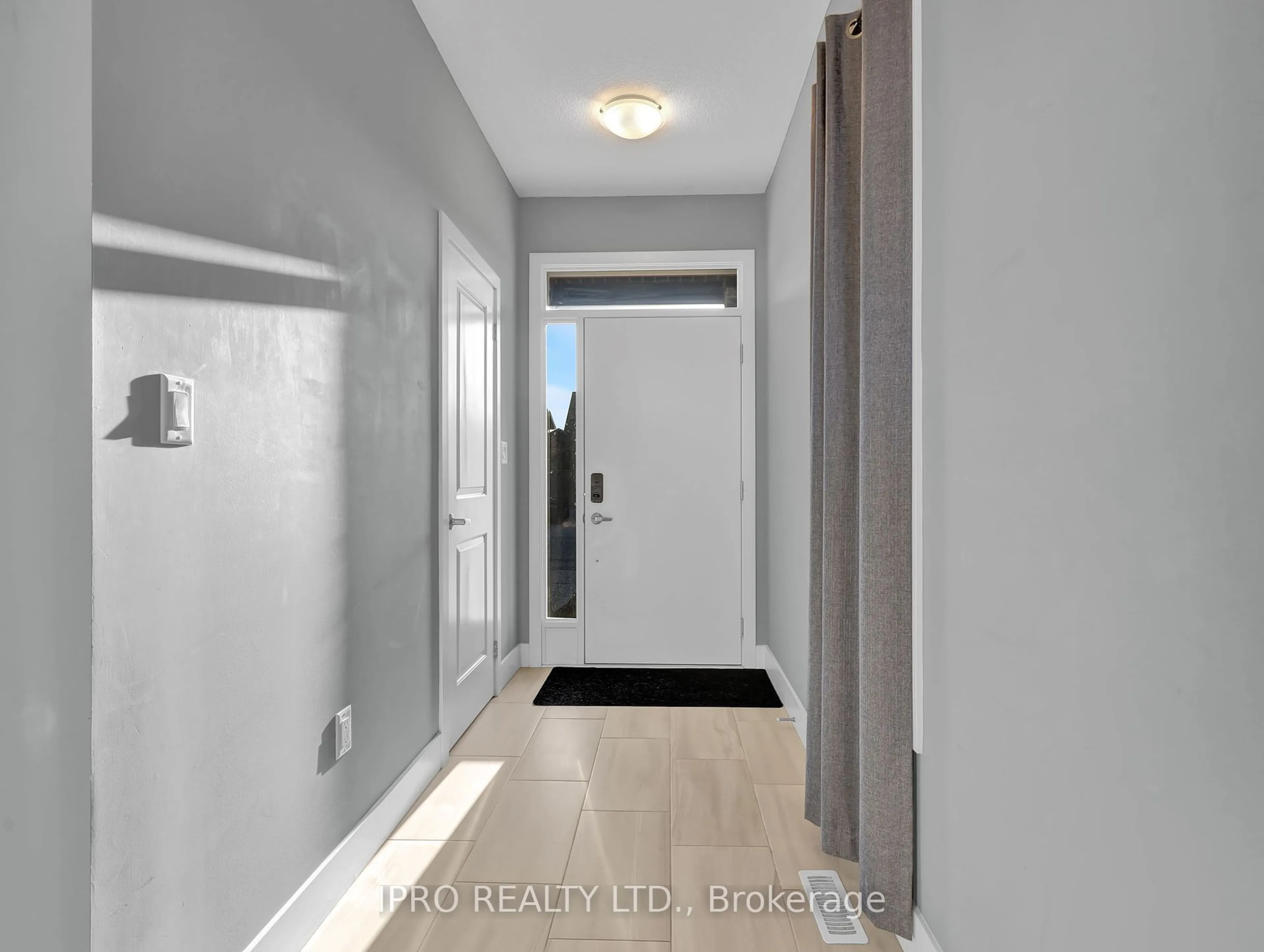 Indoor entryway for 397 Edgevalley Rd, London Ontario N5V 0C2