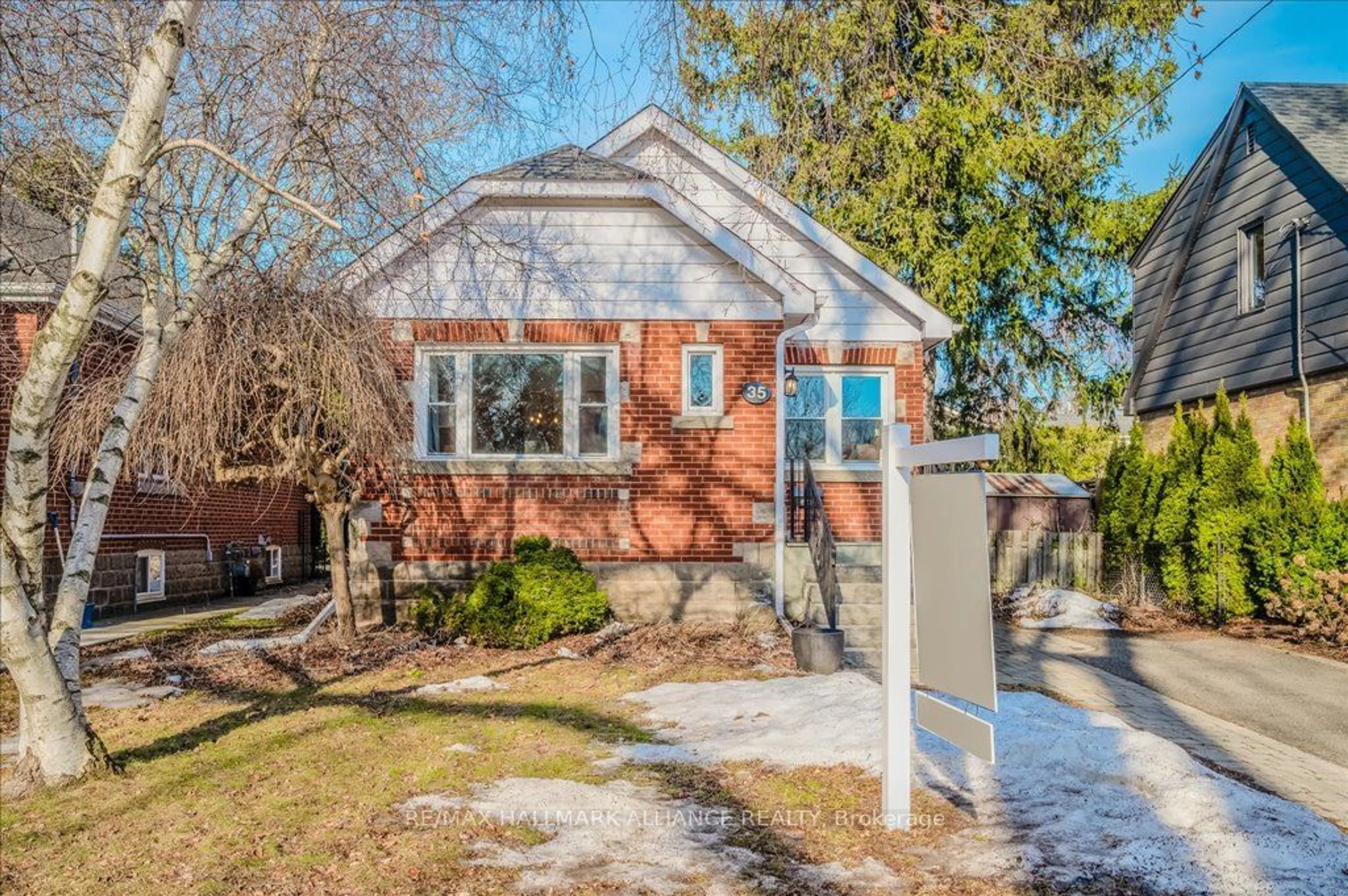 Home with brick exterior material, street for 35 Kenmore Rd, Hamilton Ontario L8S 3T8