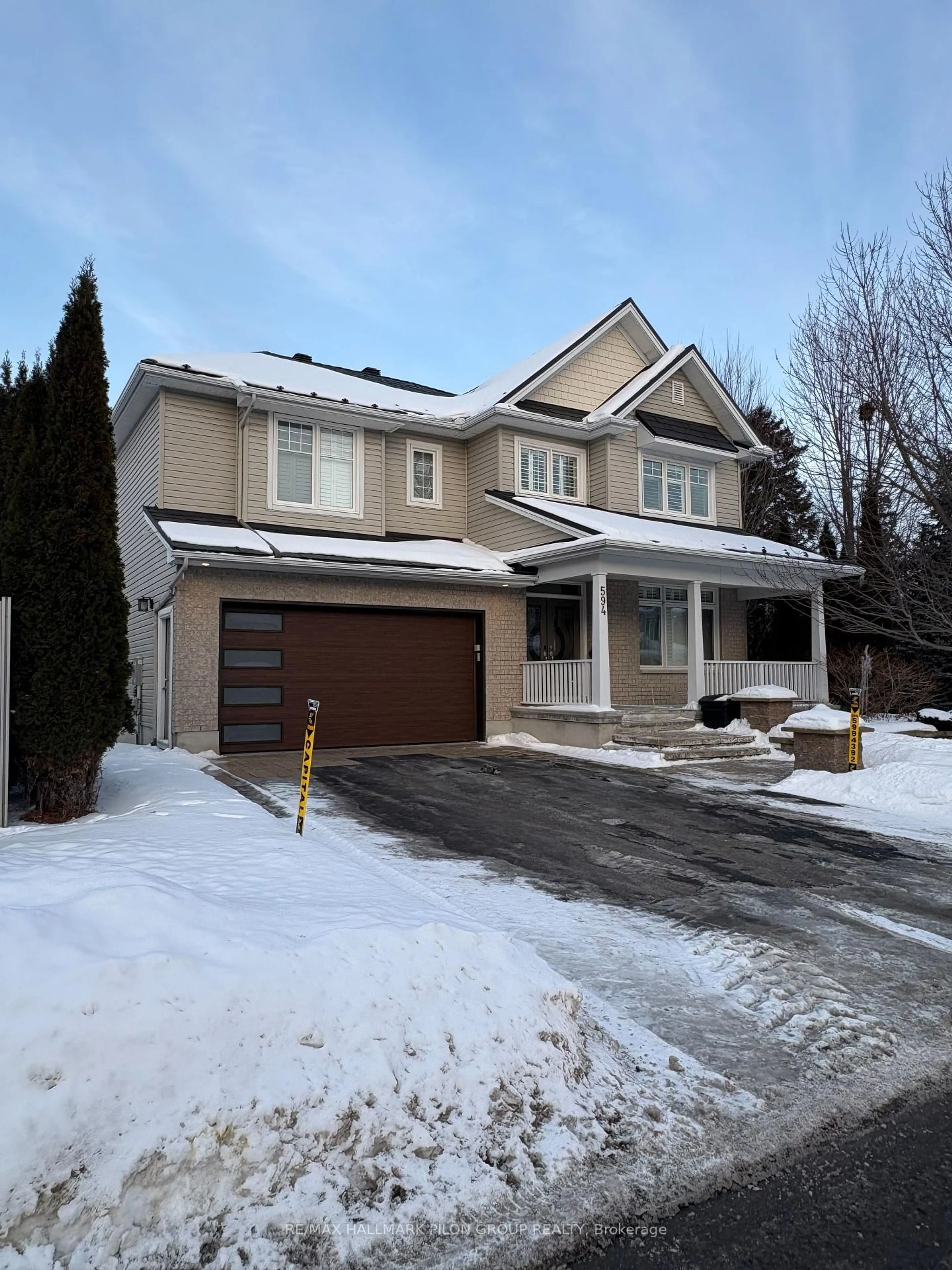 Home with vinyl exterior material, street for 594 Overland Dr, Stittsville - Munster - Richmond Ontario K2S 0T1