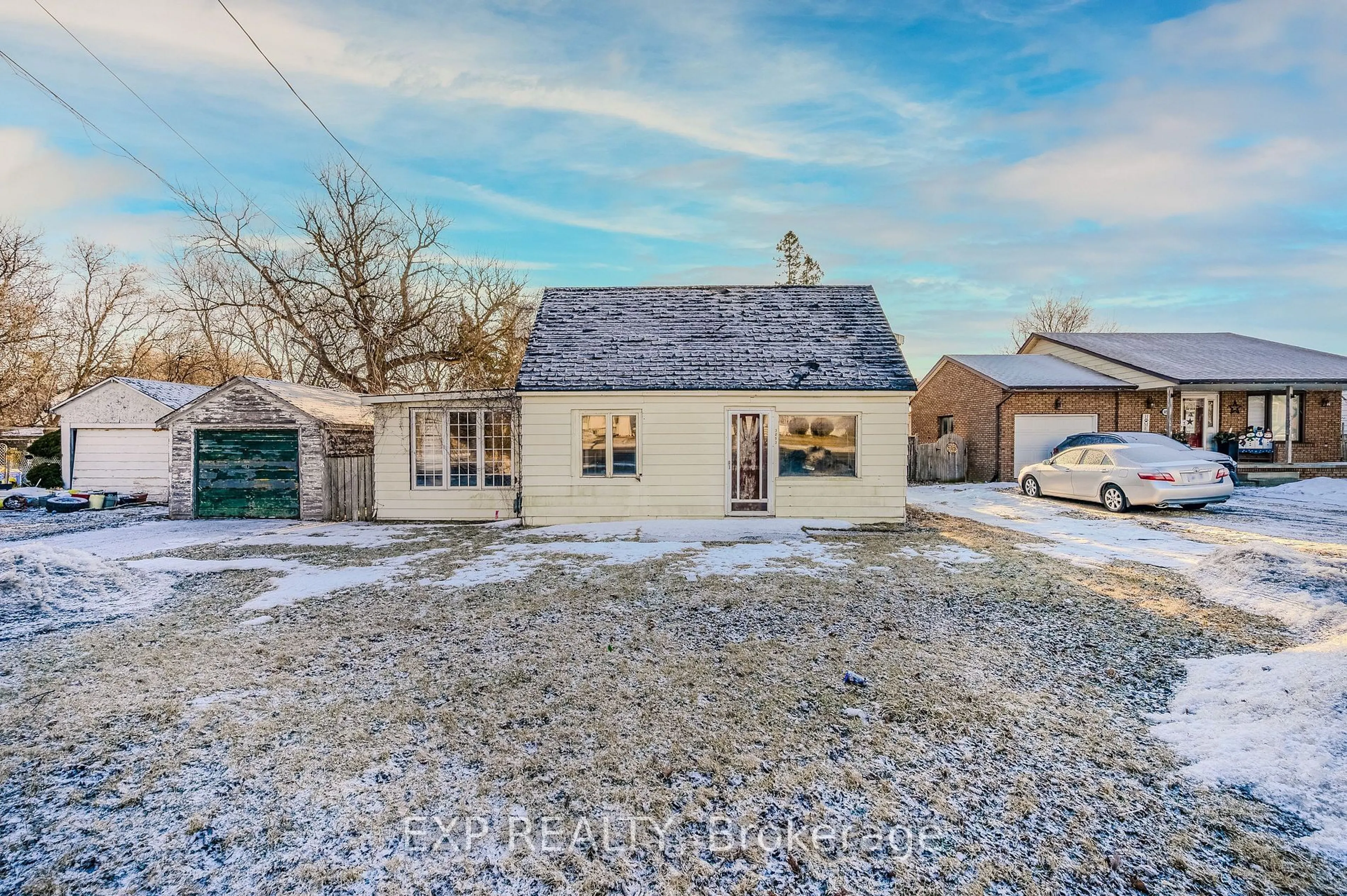 A pic from outside/outdoor area/front of a property/back of a property/a pic from drone, street for 3053 HIGHWAY 56 Highway, Hamilton Ontario L0R 1C0