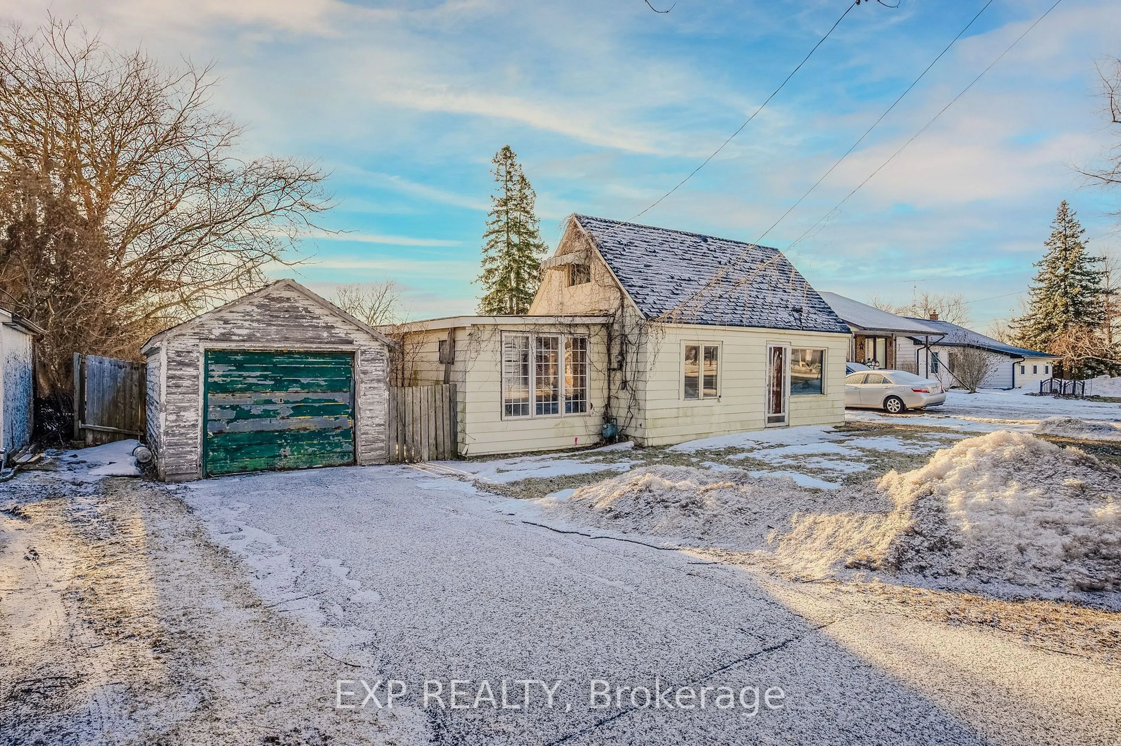 A pic from outside/outdoor area/front of a property/back of a property/a pic from drone, street for 3053 HIGHWAY 56 Highway, Hamilton Ontario L0R 1C0