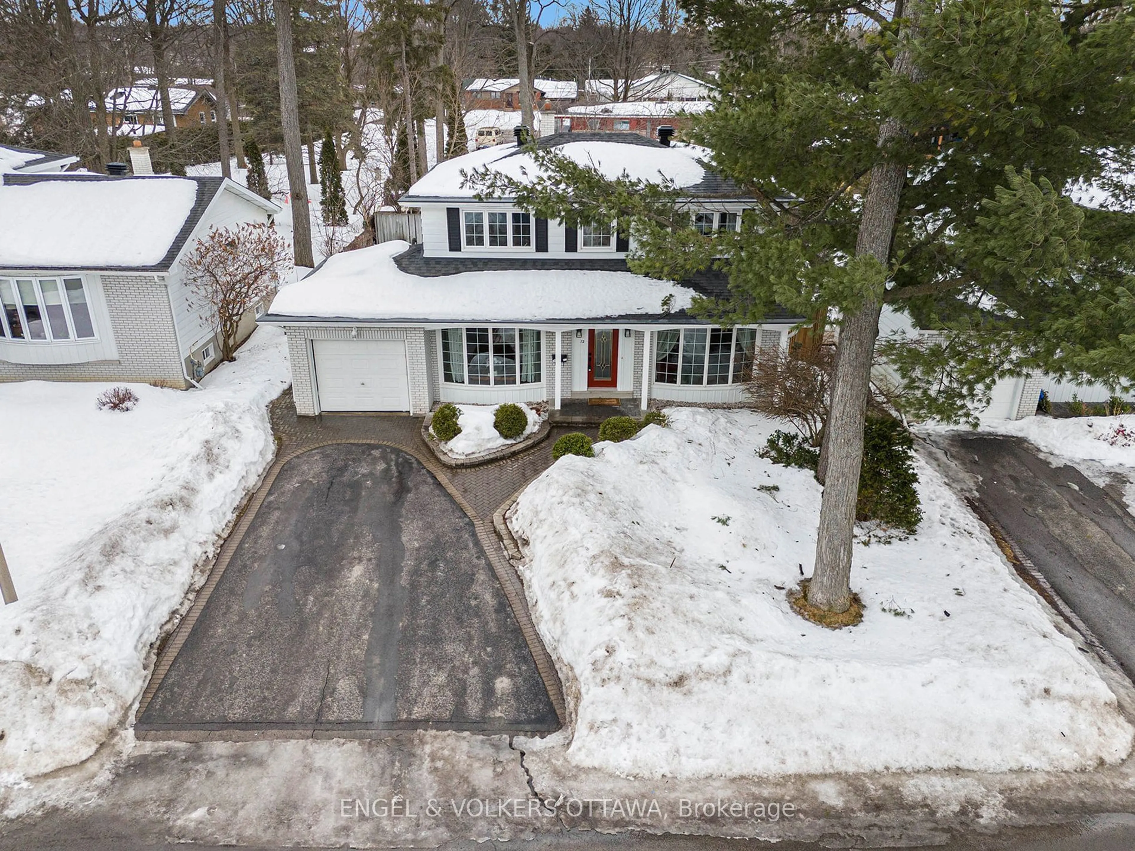 A pic from outside/outdoor area/front of a property/back of a property/a pic from drone, street for 12 Woodburn Dr, Ottawa Ontario K1B 3A7