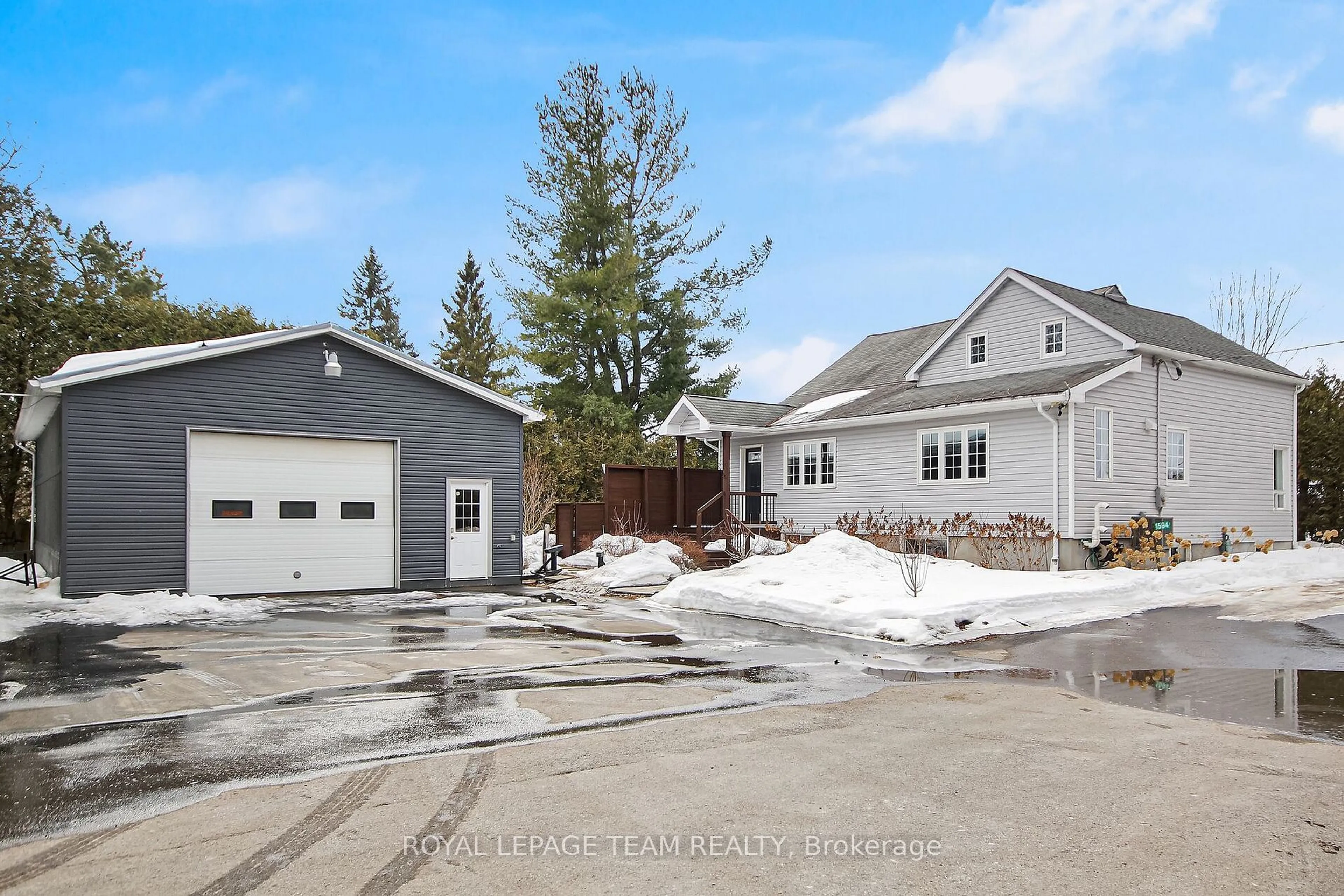 Indoor garage for 1594 Washington St, Manotick - Kars - Rideau Twp and Area Ontario K0A 2E0