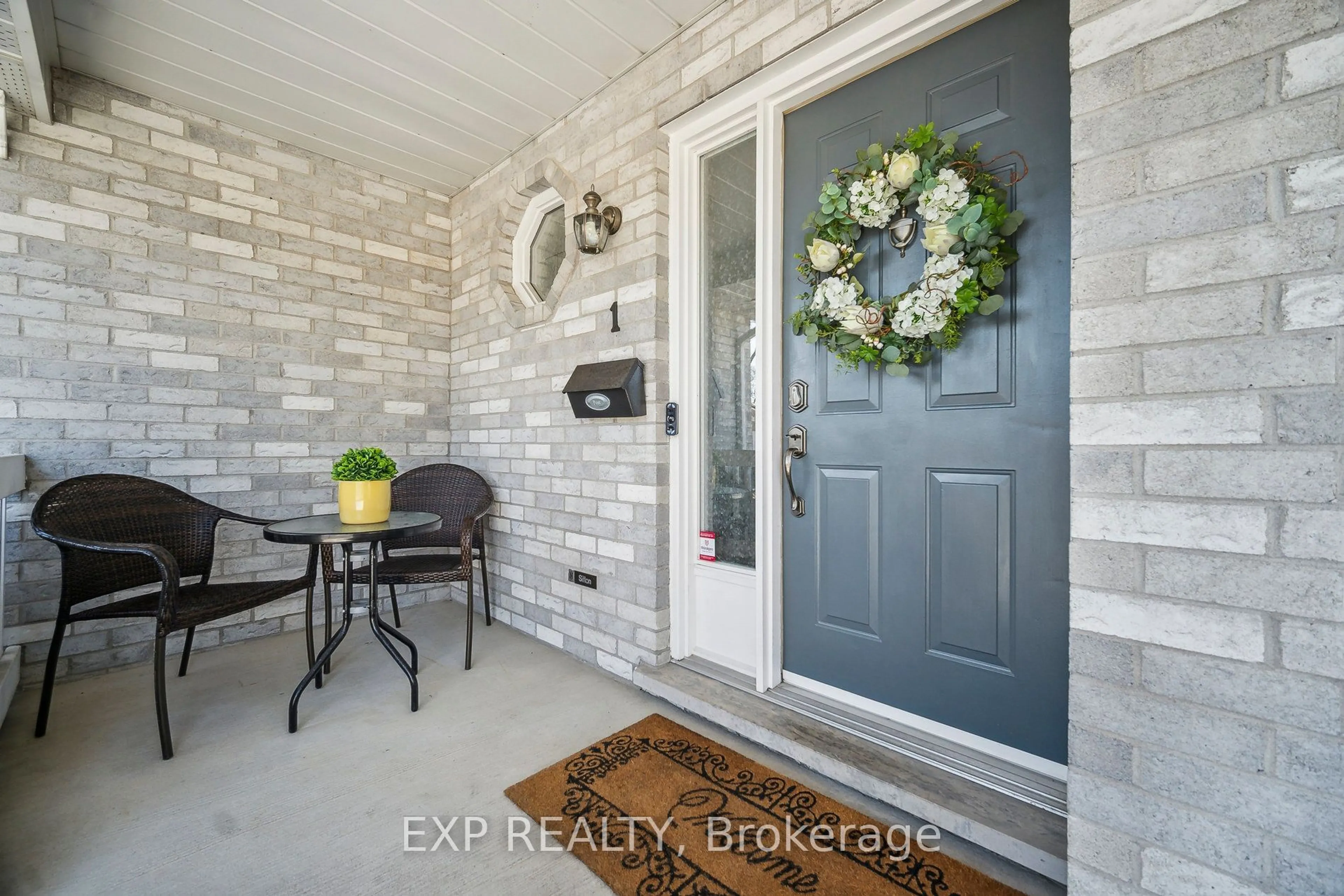 Indoor entryway for 1 Christians Dr, London Ontario N5V 4N9