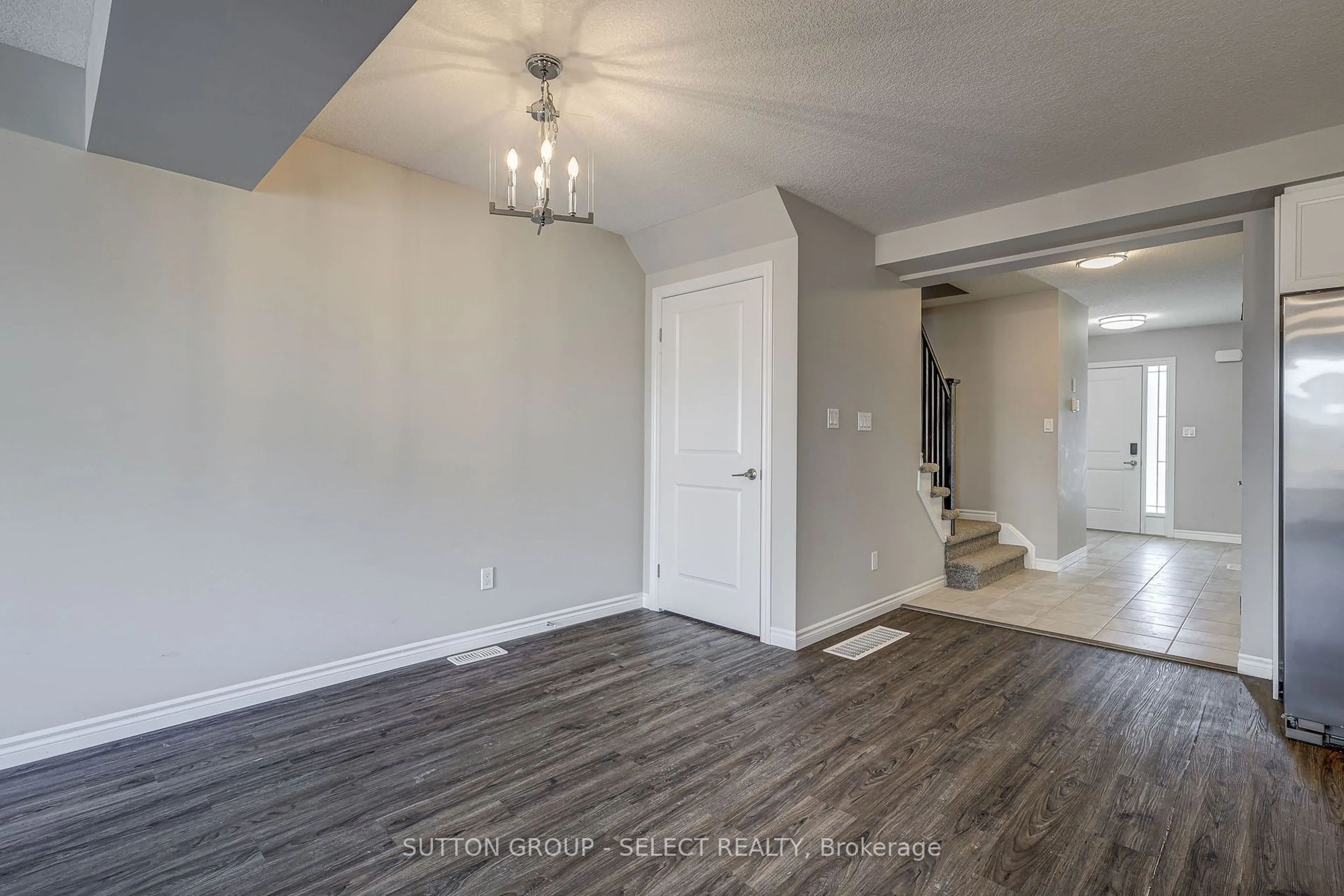 Indoor entryway for 3314 Strawberry Walk, London Ontario N6M 0E9