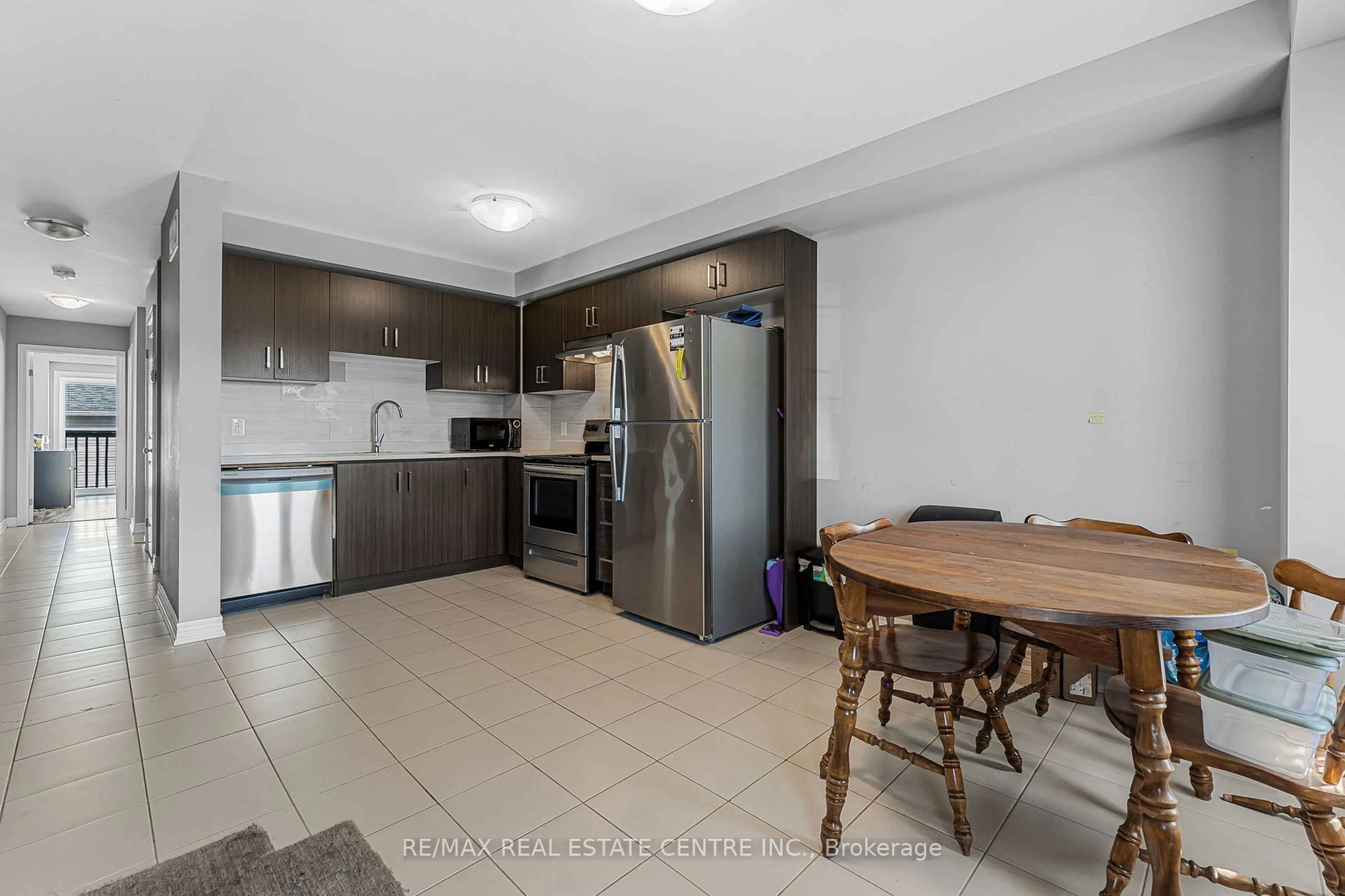 Standard kitchen, unknown for 18 KING St, Thorold Ontario L2V 3T7