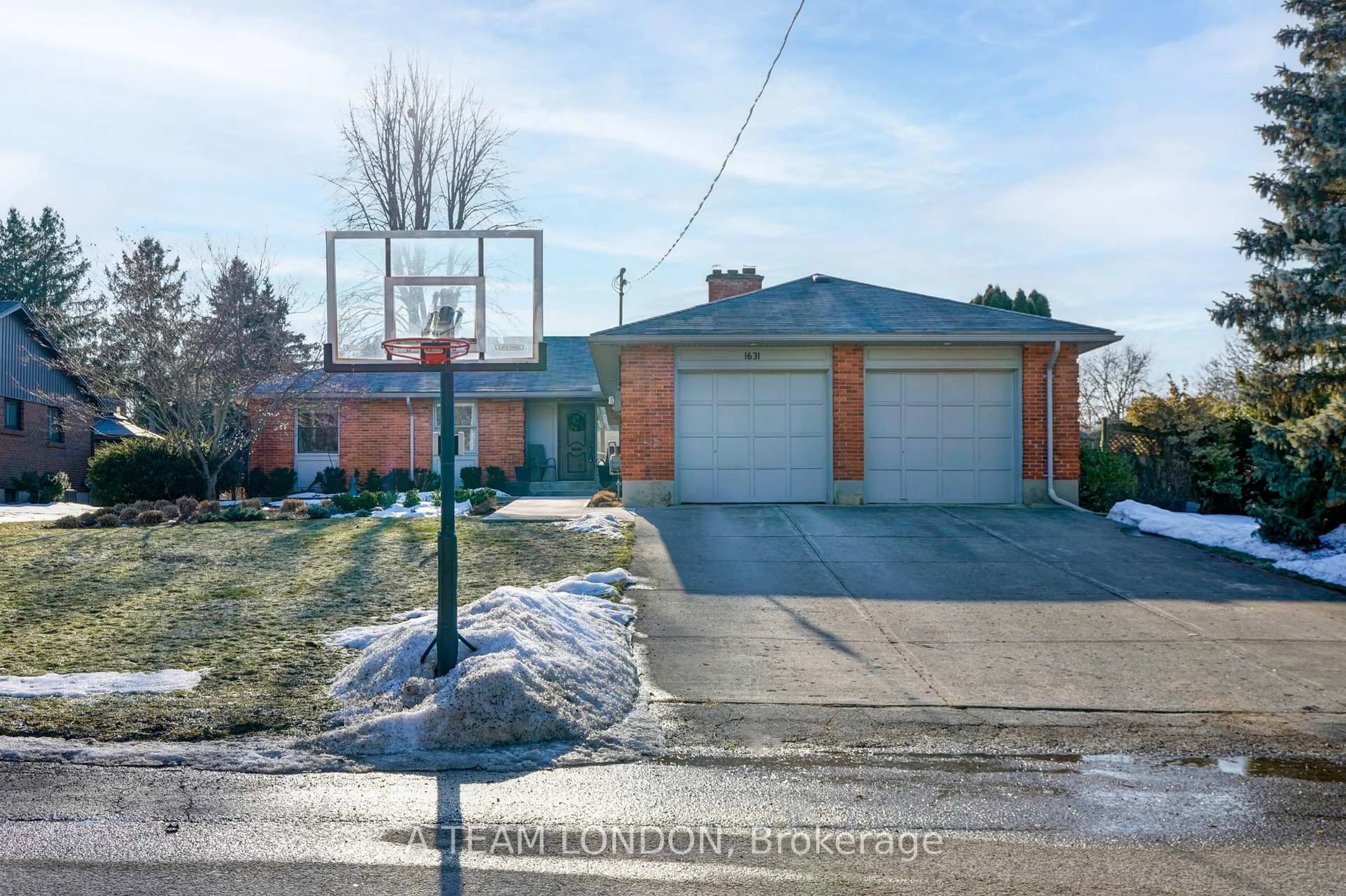 Unknown for 1631 Stoneybrook Cres, London Ontario N5X 1E3