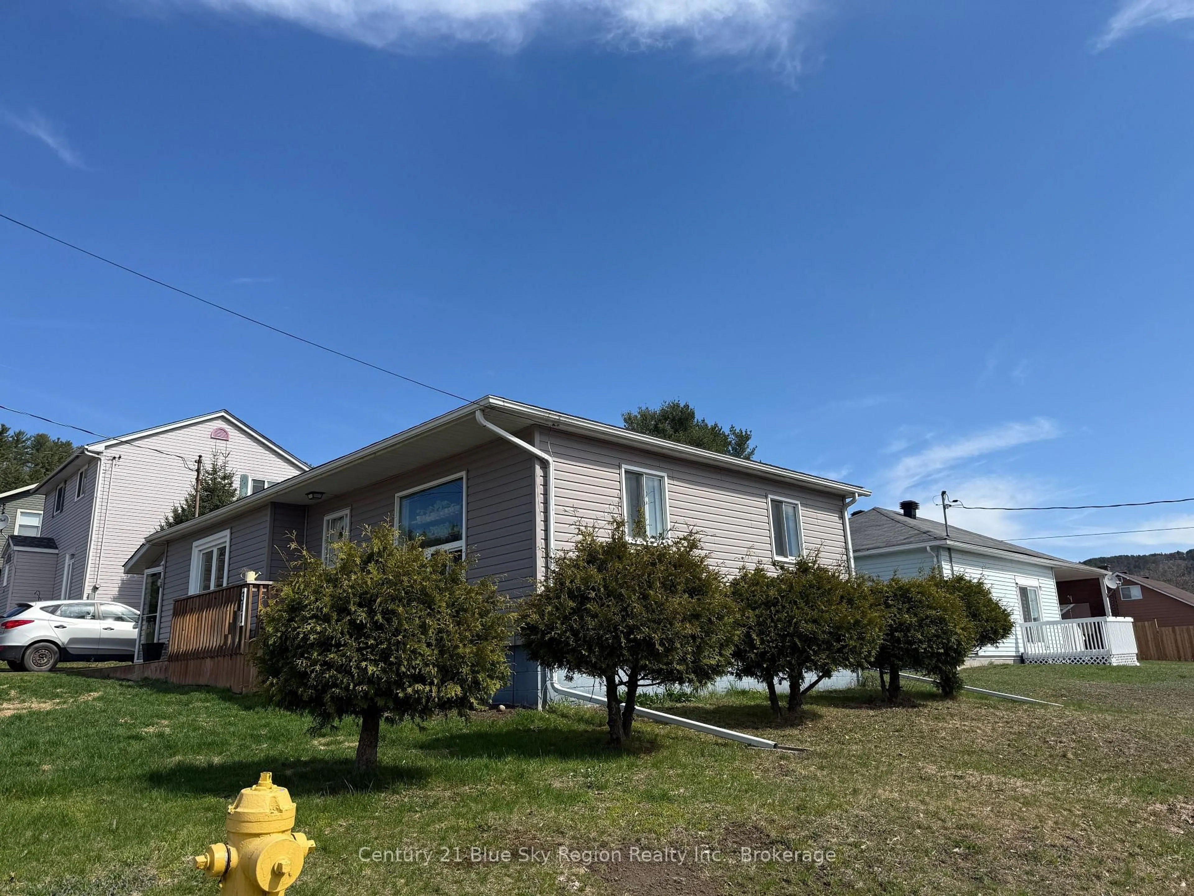 Home with vinyl exterior material, unknown for 311 SEVENTH St, Mattawa Ontario P0H 1V0