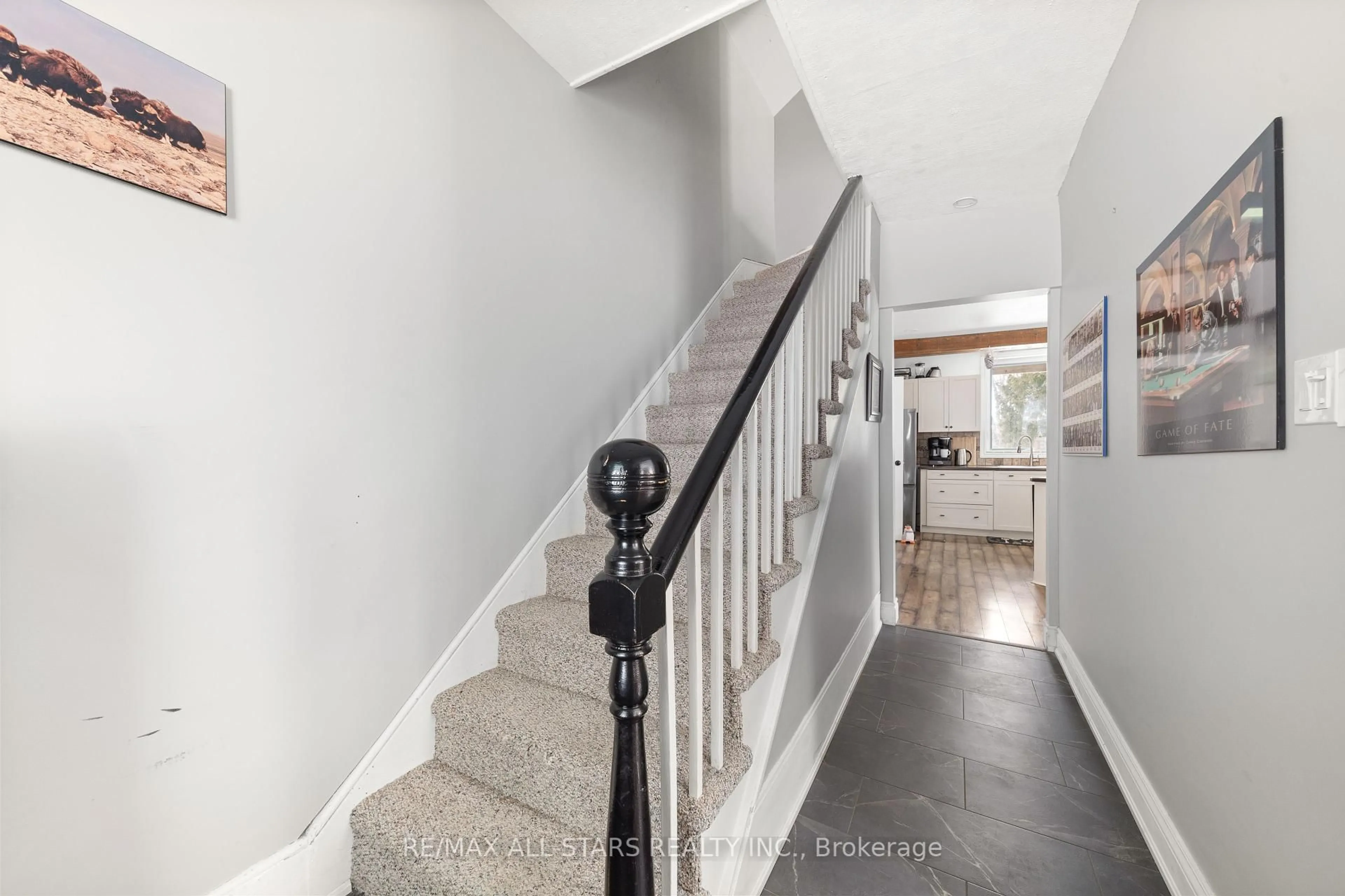 Stairs for 32 Bond St, Kawartha Lakes Ontario K0M 1N0