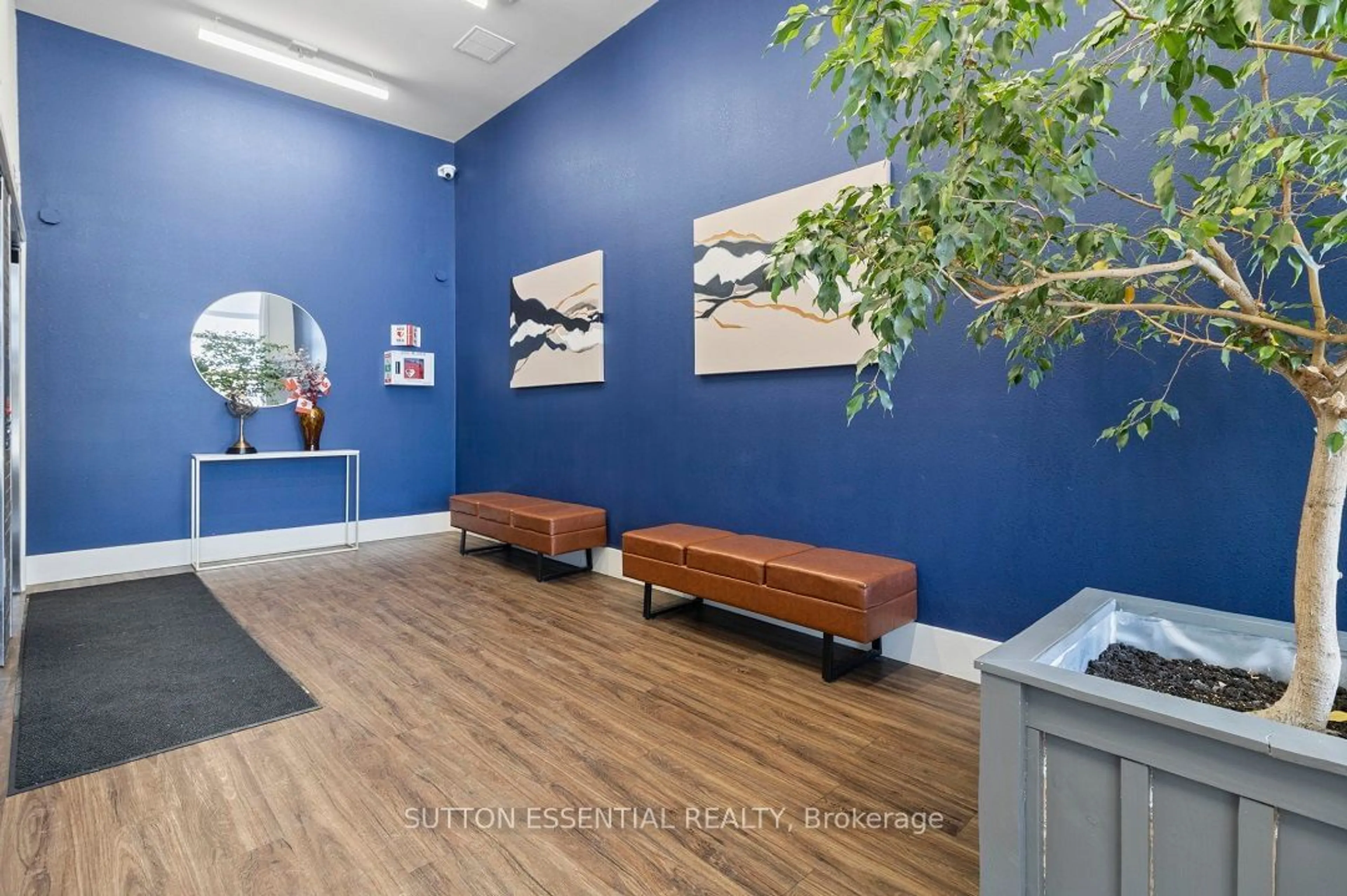 Indoor foyer for 130 Water St #505, Gananoque Ontario K7G 0A8