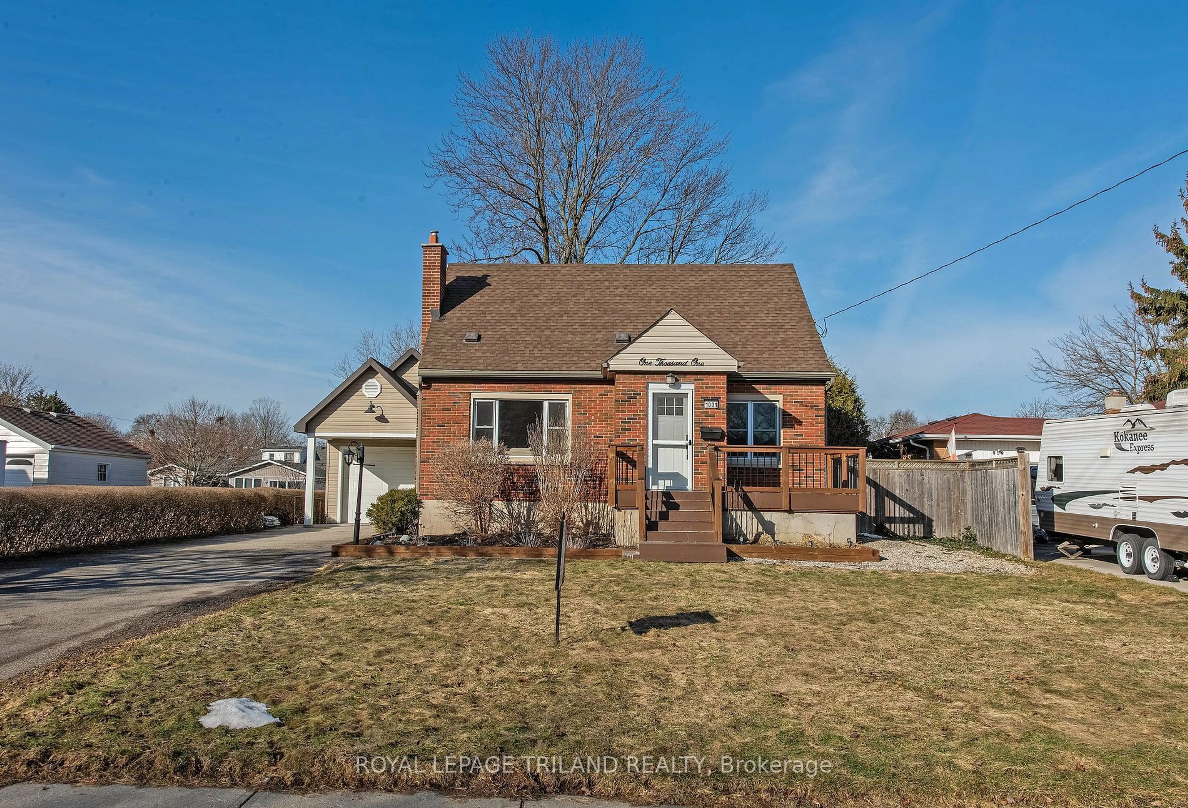 Home with brick exterior material, street for 1001 Willow Dr, London Ontario N6E 1P4