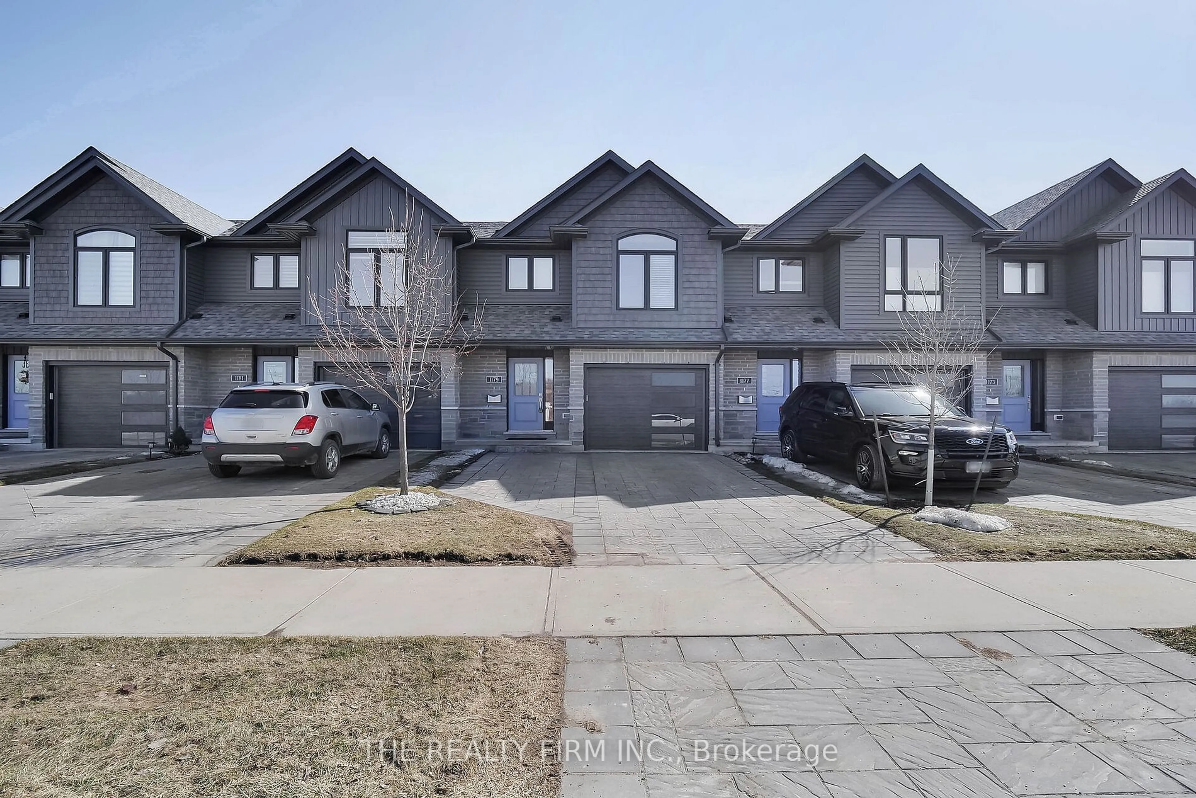 A pic from outside/outdoor area/front of a property/back of a property/a pic from drone, street for 1179 Blackwell Blvd, London Ontario N5X 0N7