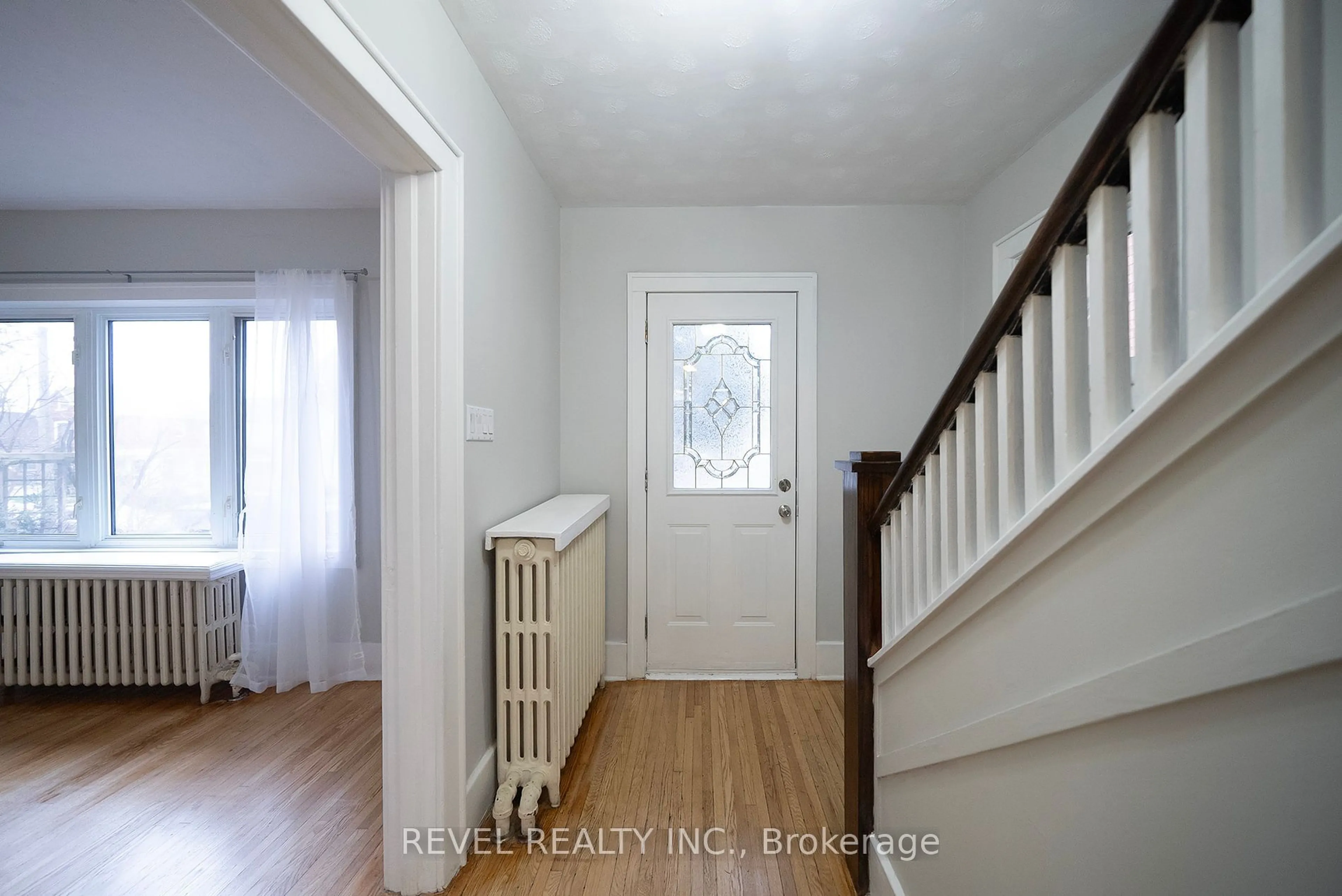 Indoor entryway for 108 Colborne St, Norfolk Ontario N3Y 3V1