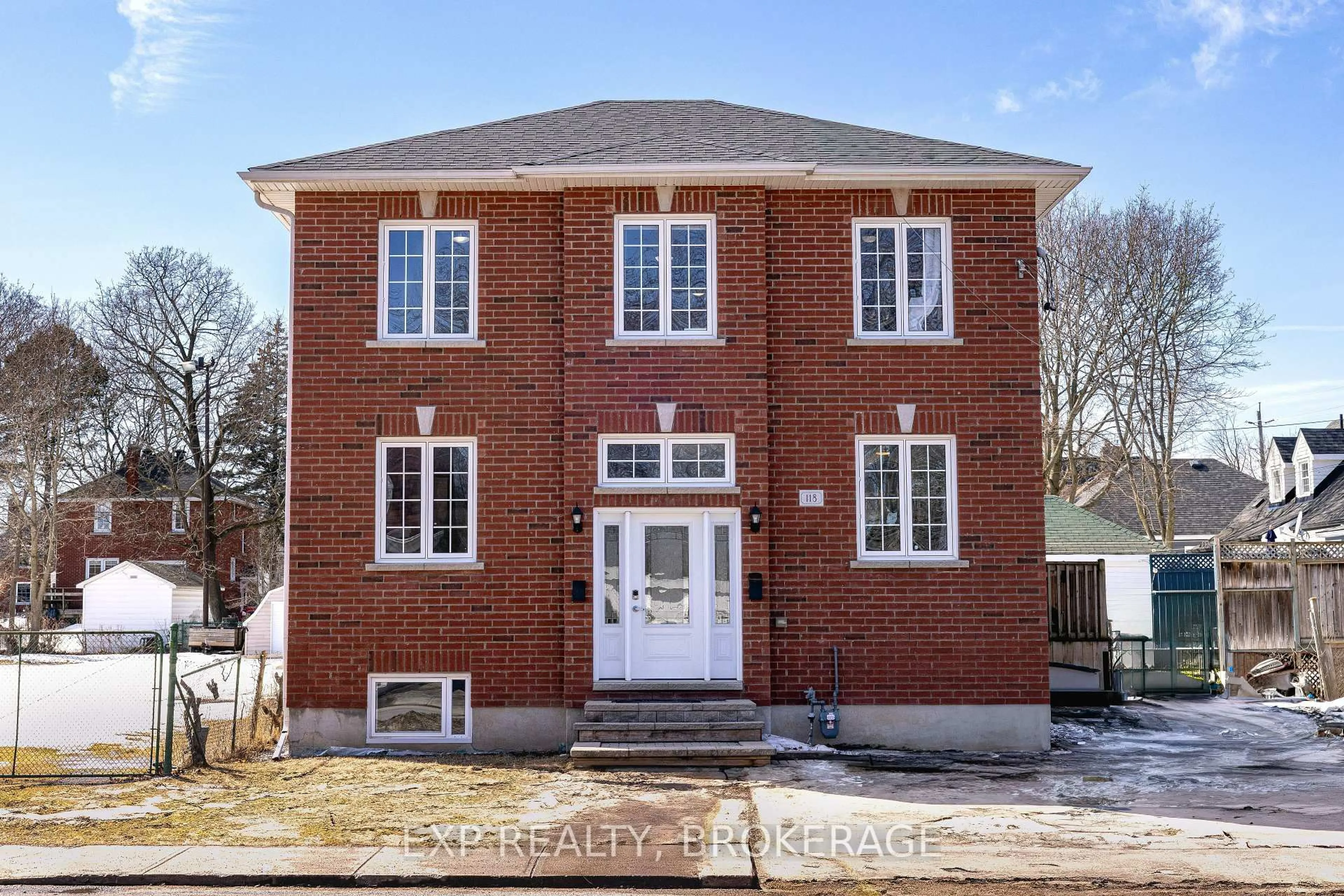 Home with brick exterior material, building for 118 Napier St, Kingston Ontario K7L 0B5