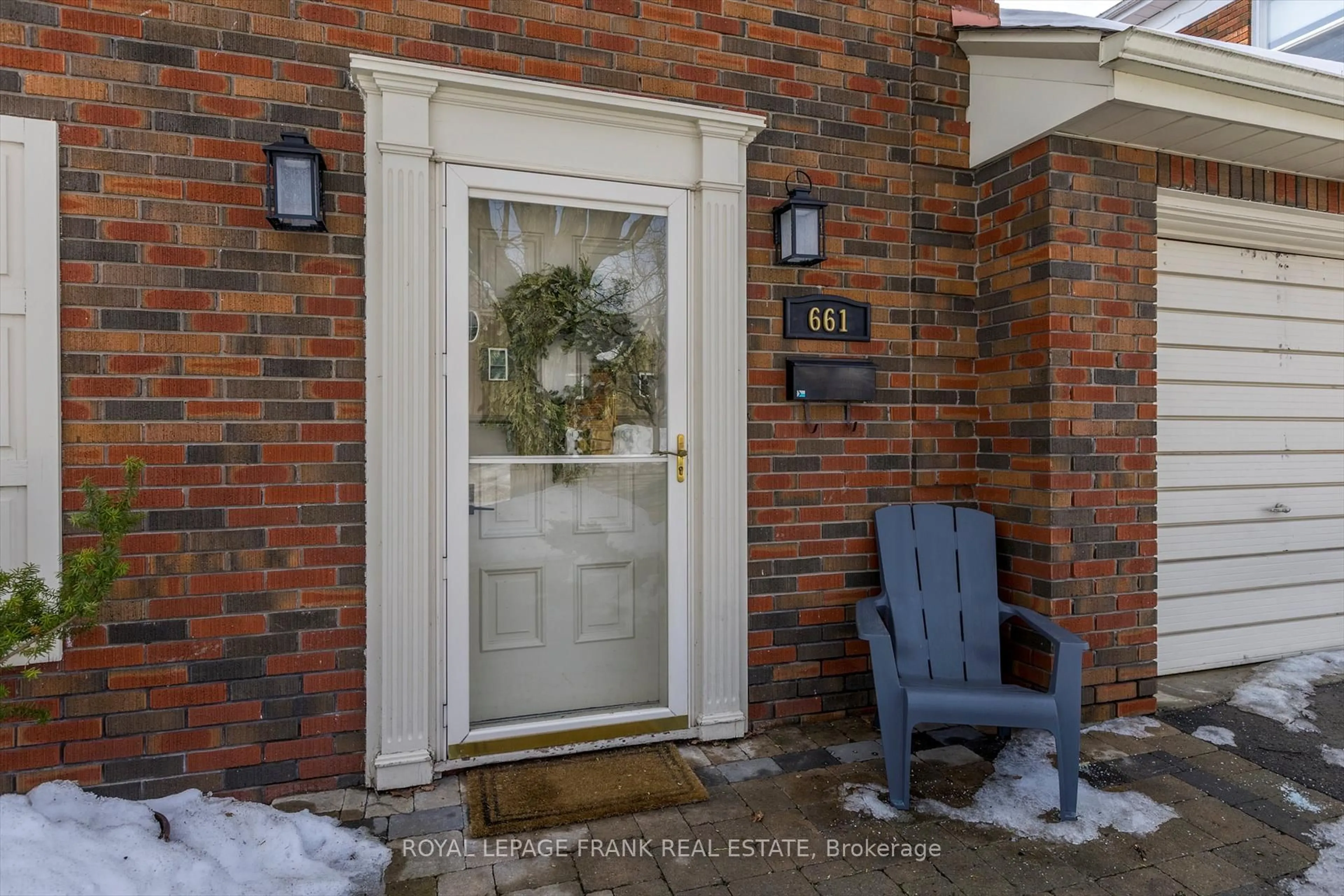 Indoor entryway for 661 Walkerfield Ave, Peterborough Ontario K9J 4W1