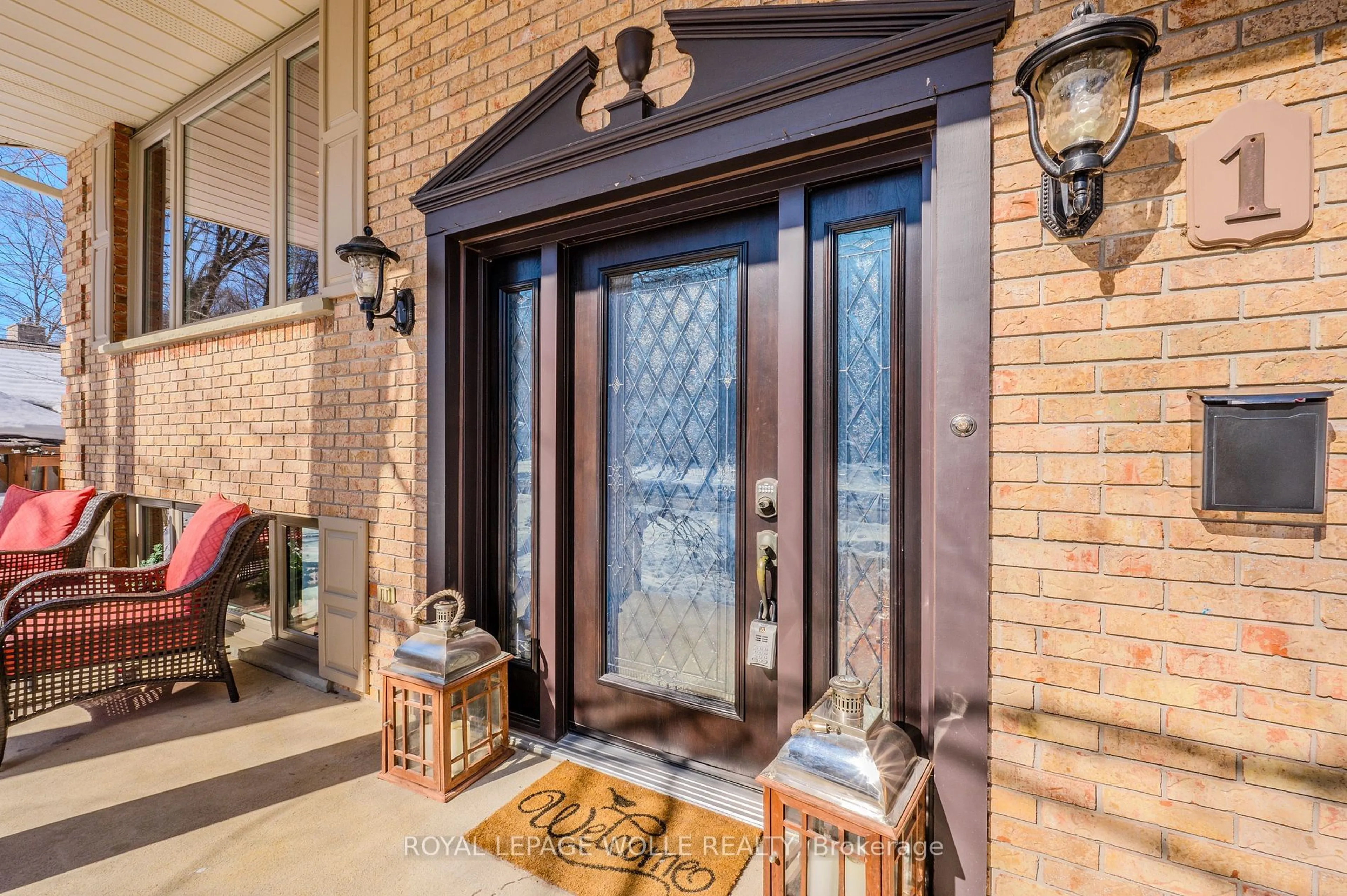 Indoor entryway for 1 Nuthatch Pl, Woolwich Ontario N3B 3G5