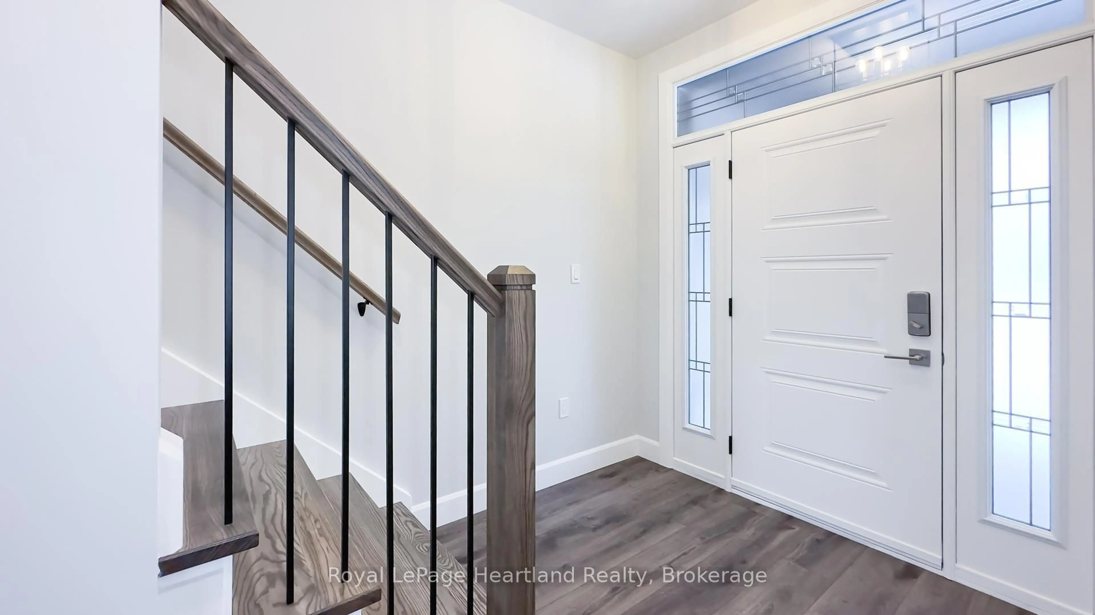 Indoor entryway for 465 Warren St, Goderich Ontario N7A 0C3