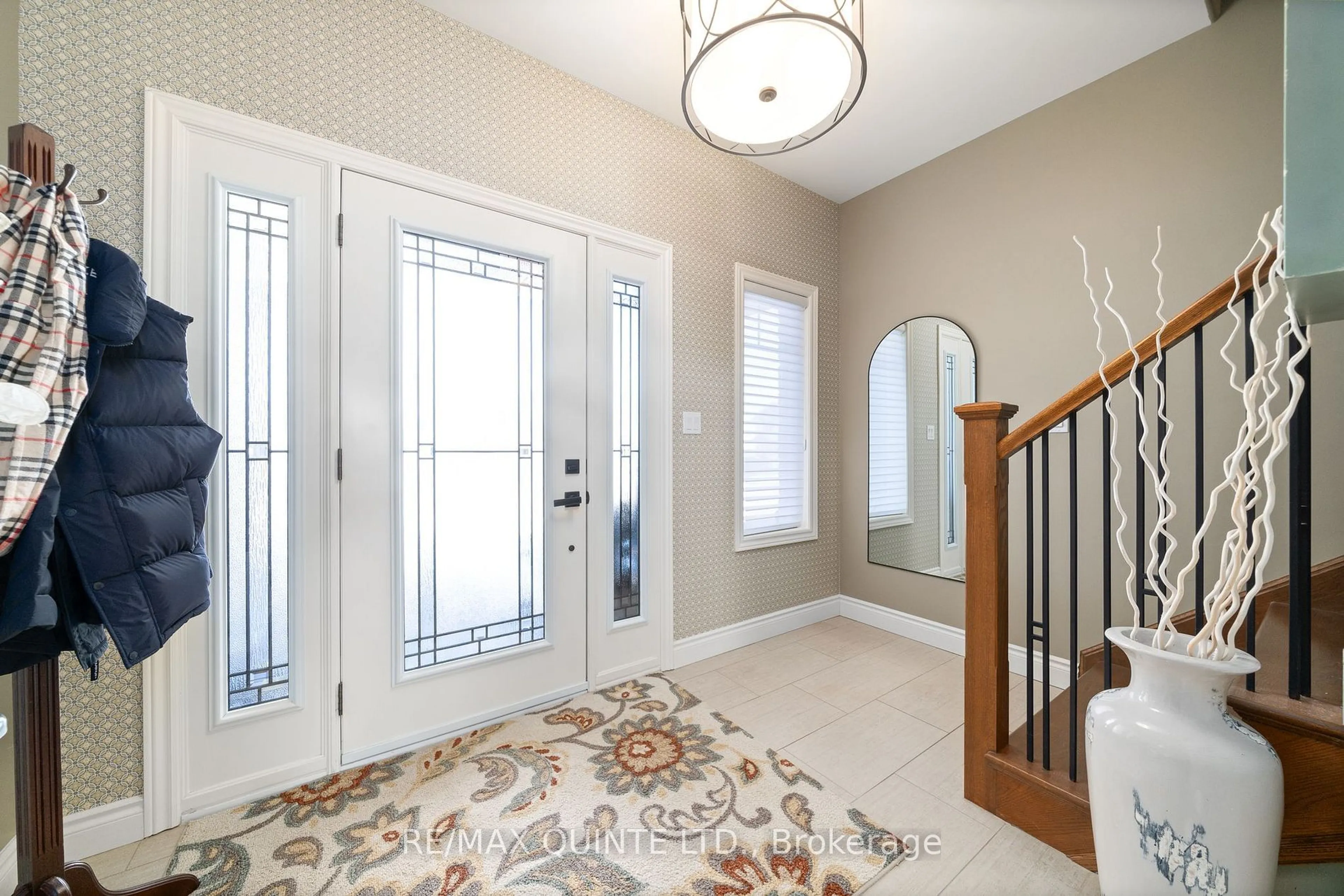 Indoor entryway for 4 Trinity Crt, Belleville Ontario K8N 0E7