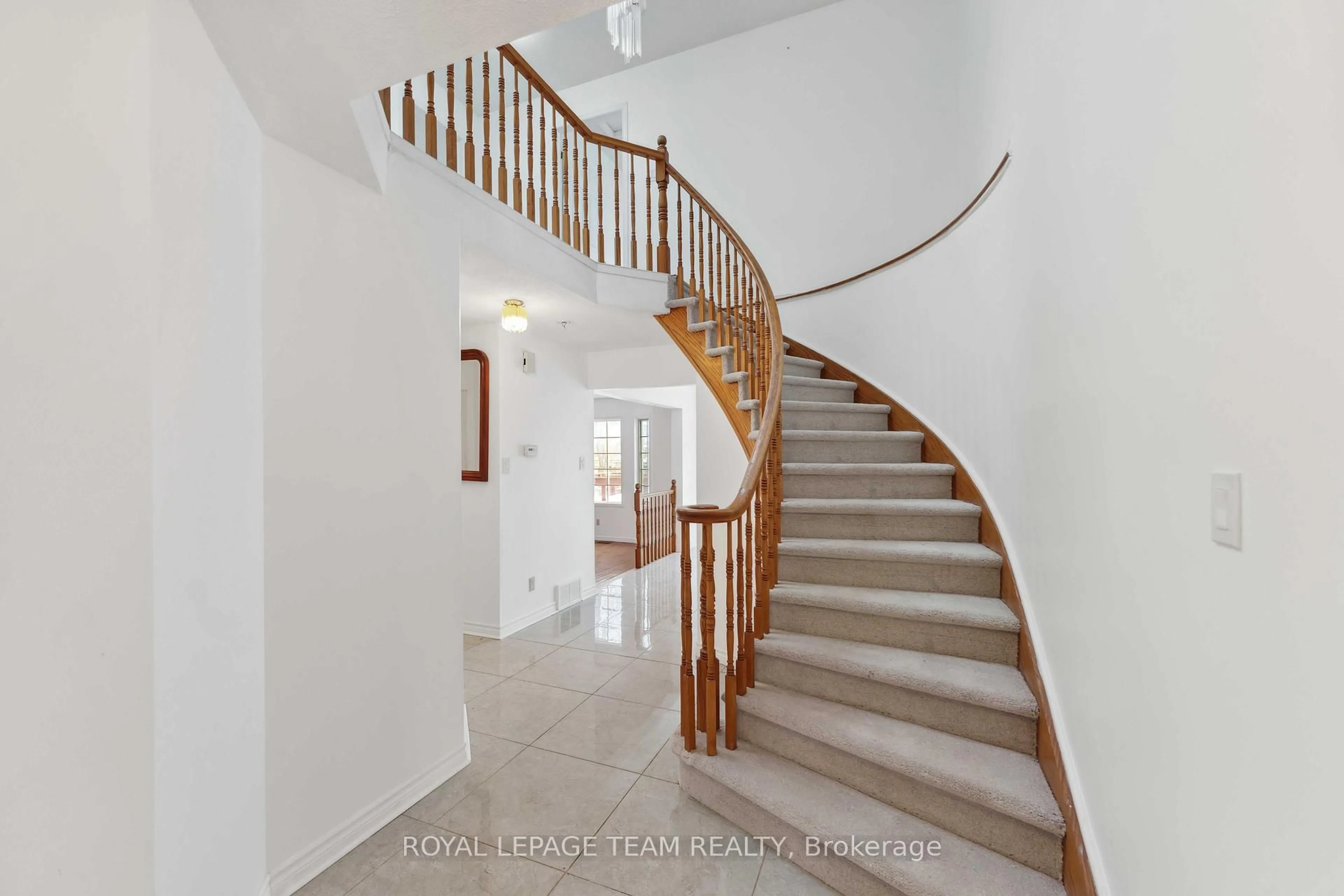 Stairs for 1327 Brookline Ave, Ottawa Ontario K1V 6S2