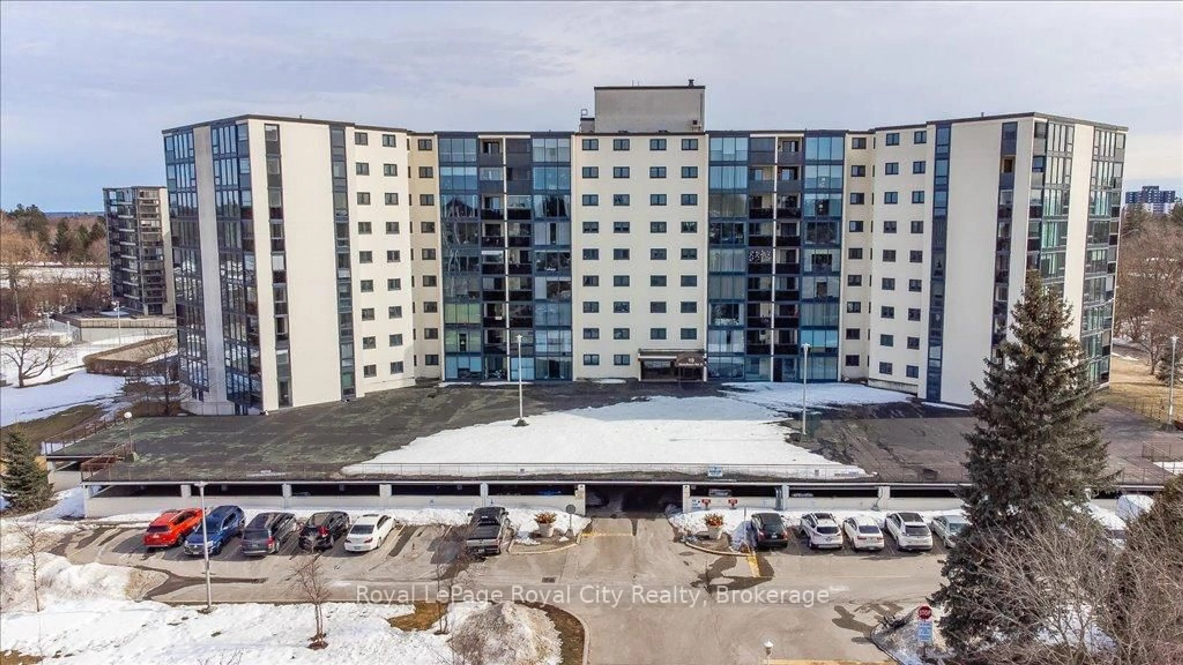 A pic from outside/outdoor area/front of a property/back of a property/a pic from drone, building for 19 Woodlawn Rd #605, Guelph Ontario N1H 7B1