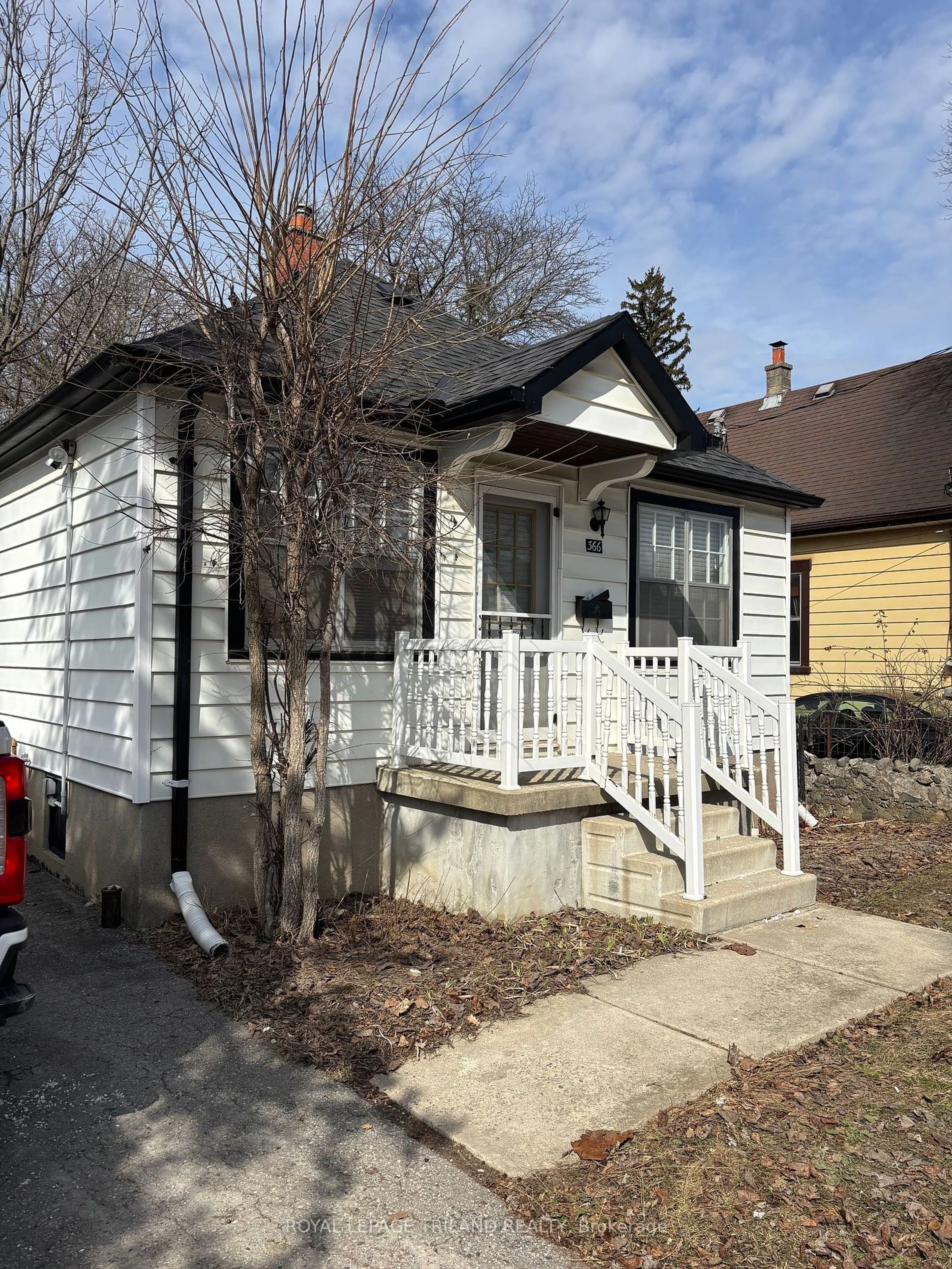 Home with vinyl exterior material, street for 366 Mornington Ave, London Ontario N5Y 3C4