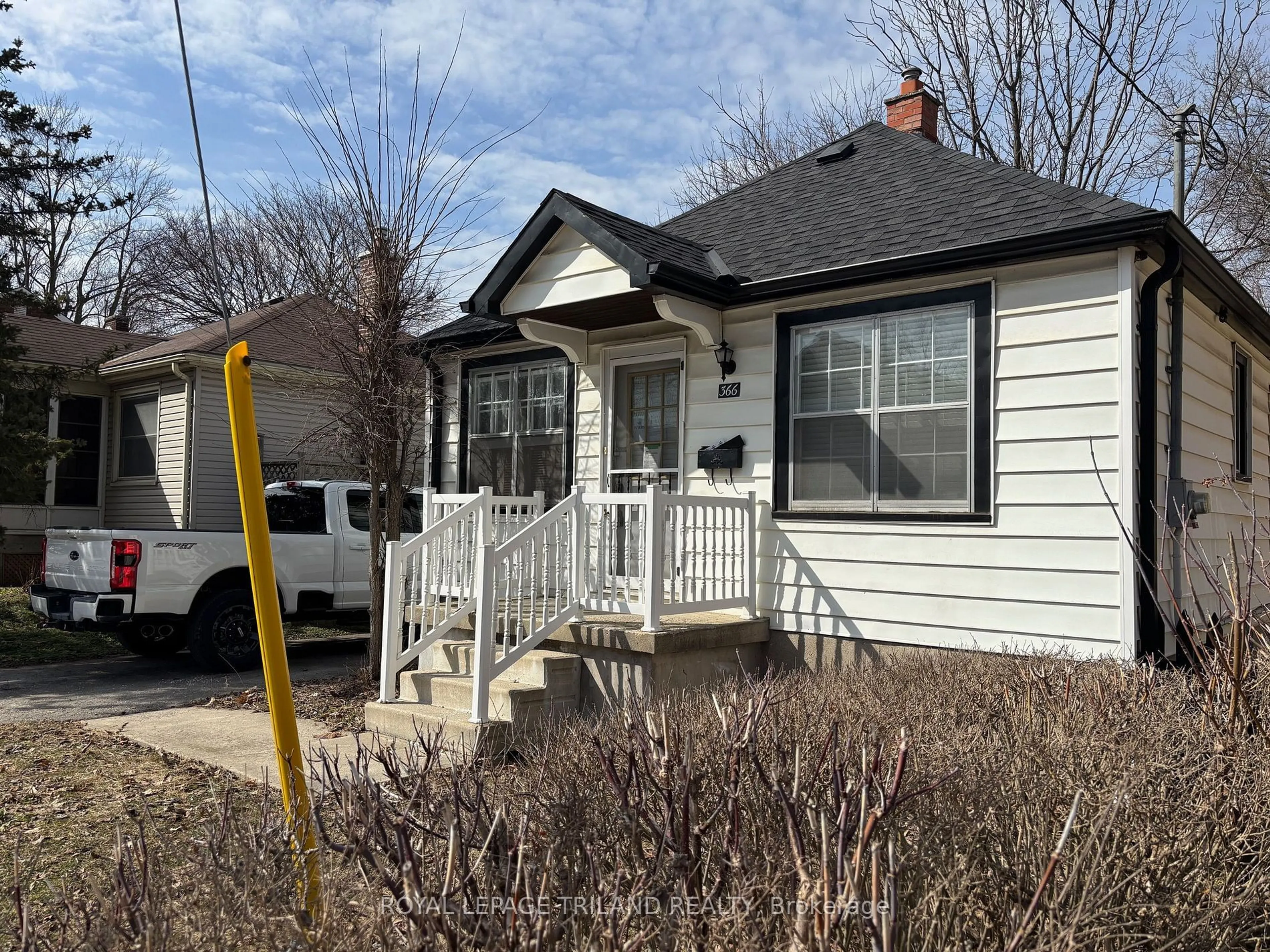 Home with vinyl exterior material, street for 366 Mornington Ave, London Ontario N5Y 3C4