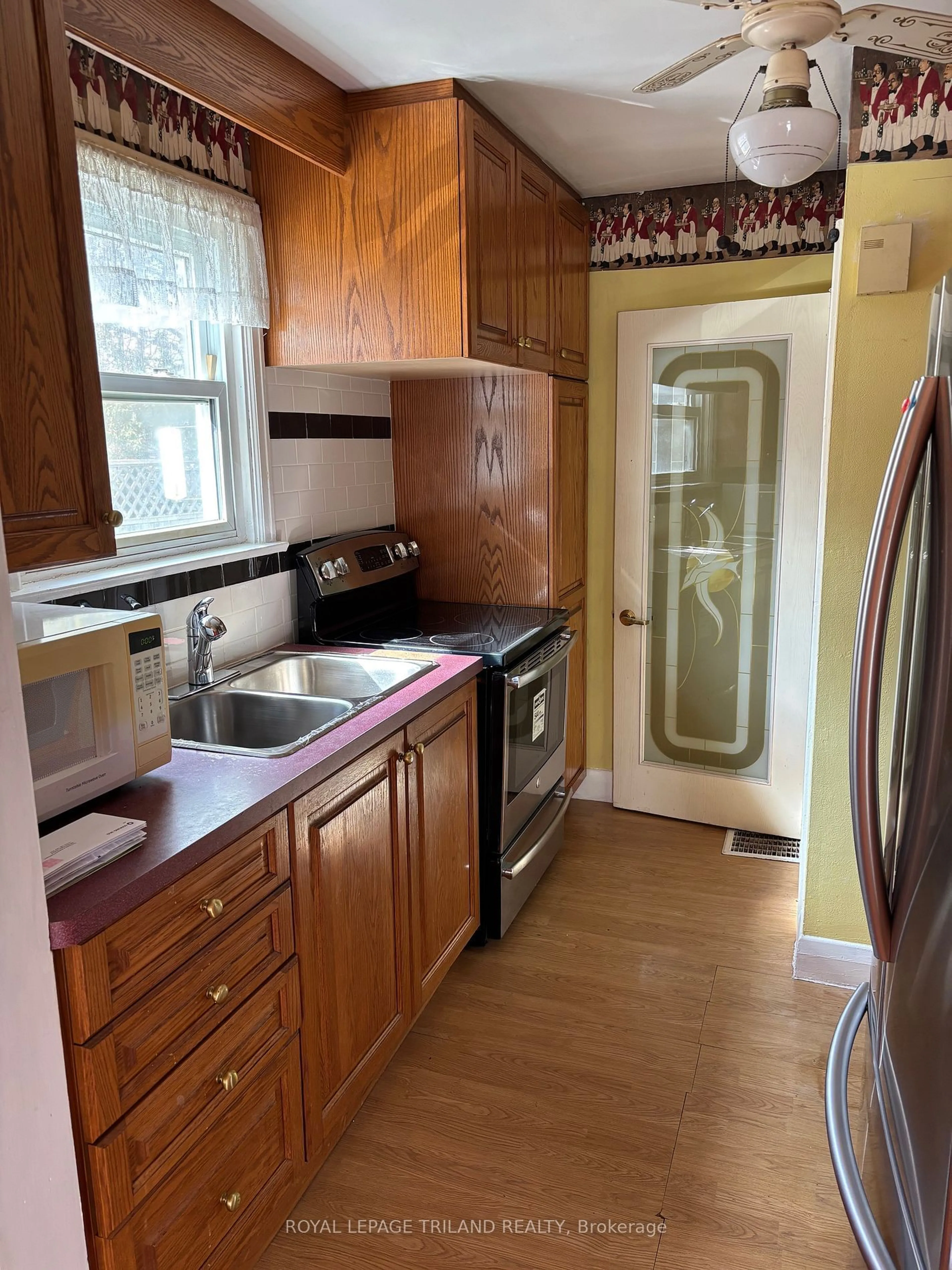 Standard kitchen, unknown for 366 Mornington Ave, London Ontario N5Y 3C4