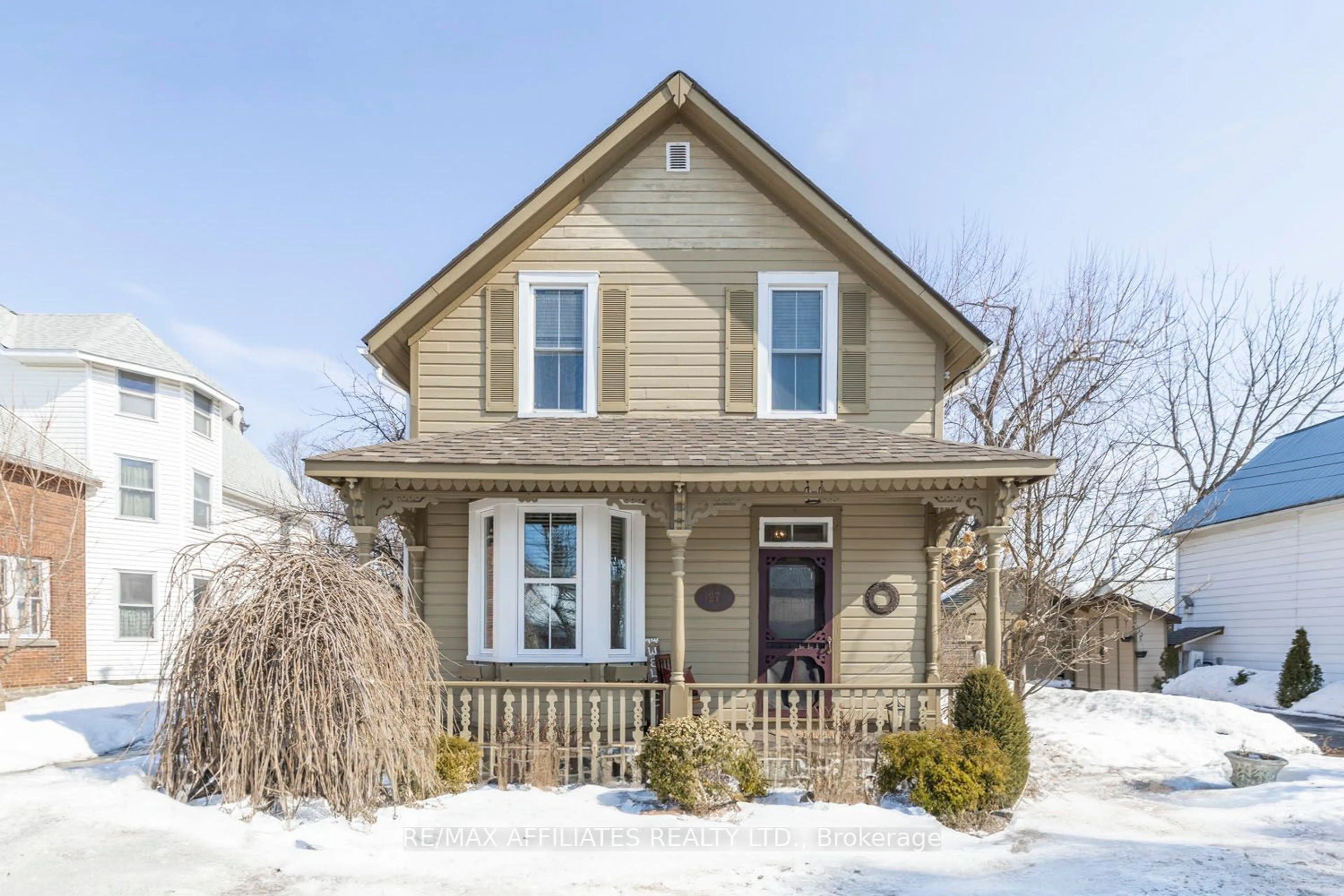 Home with vinyl exterior material, street for 27 Hawthorne Ave, Carleton Place Ontario K7C 3B1