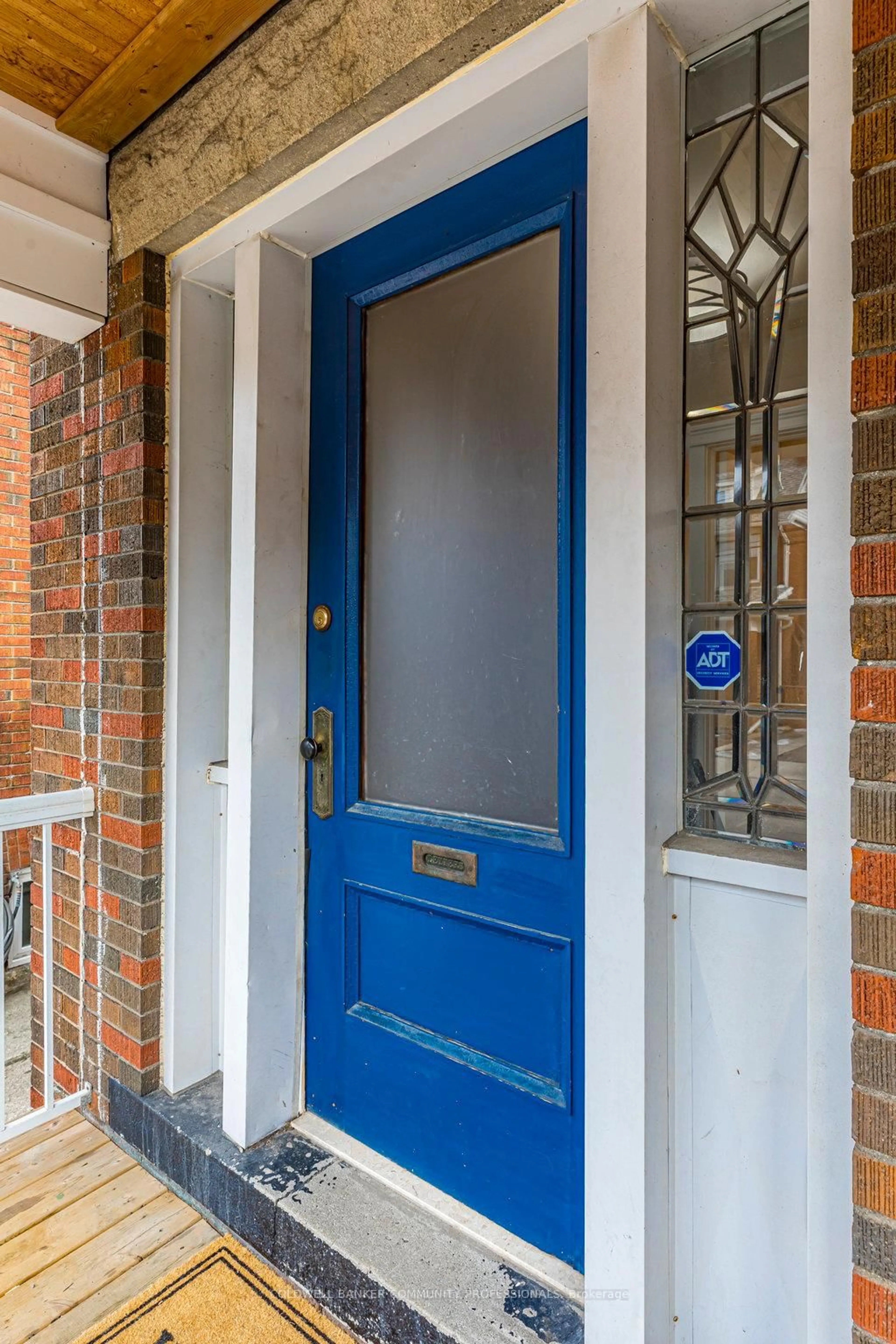 Indoor entryway for 47 Rutherford Ave, Hamilton Ontario L8M 1Y5