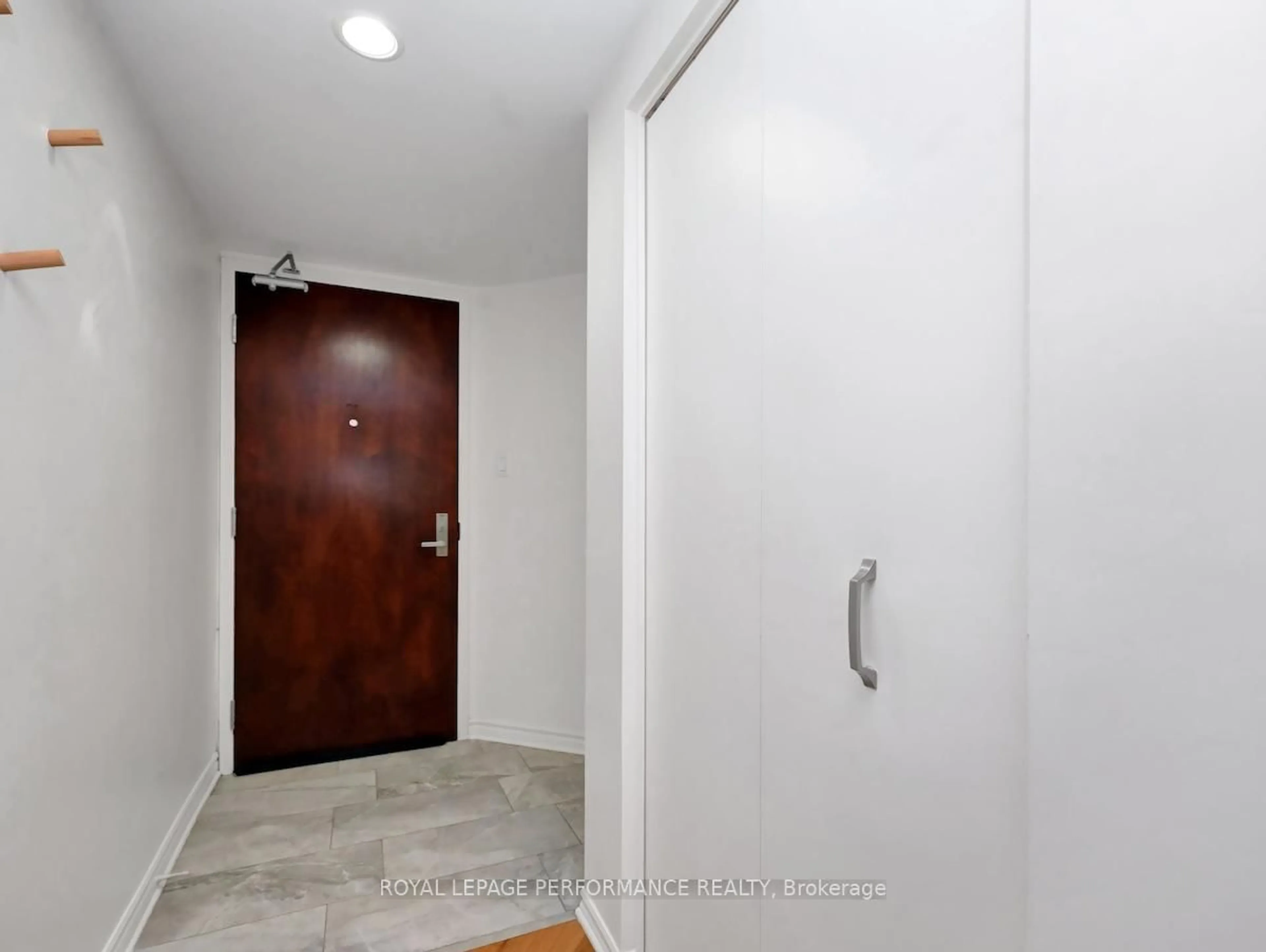 Indoor entryway for 200 Rideau St #408, Lower Town - Sandy Hill Ontario K1N 5Y1