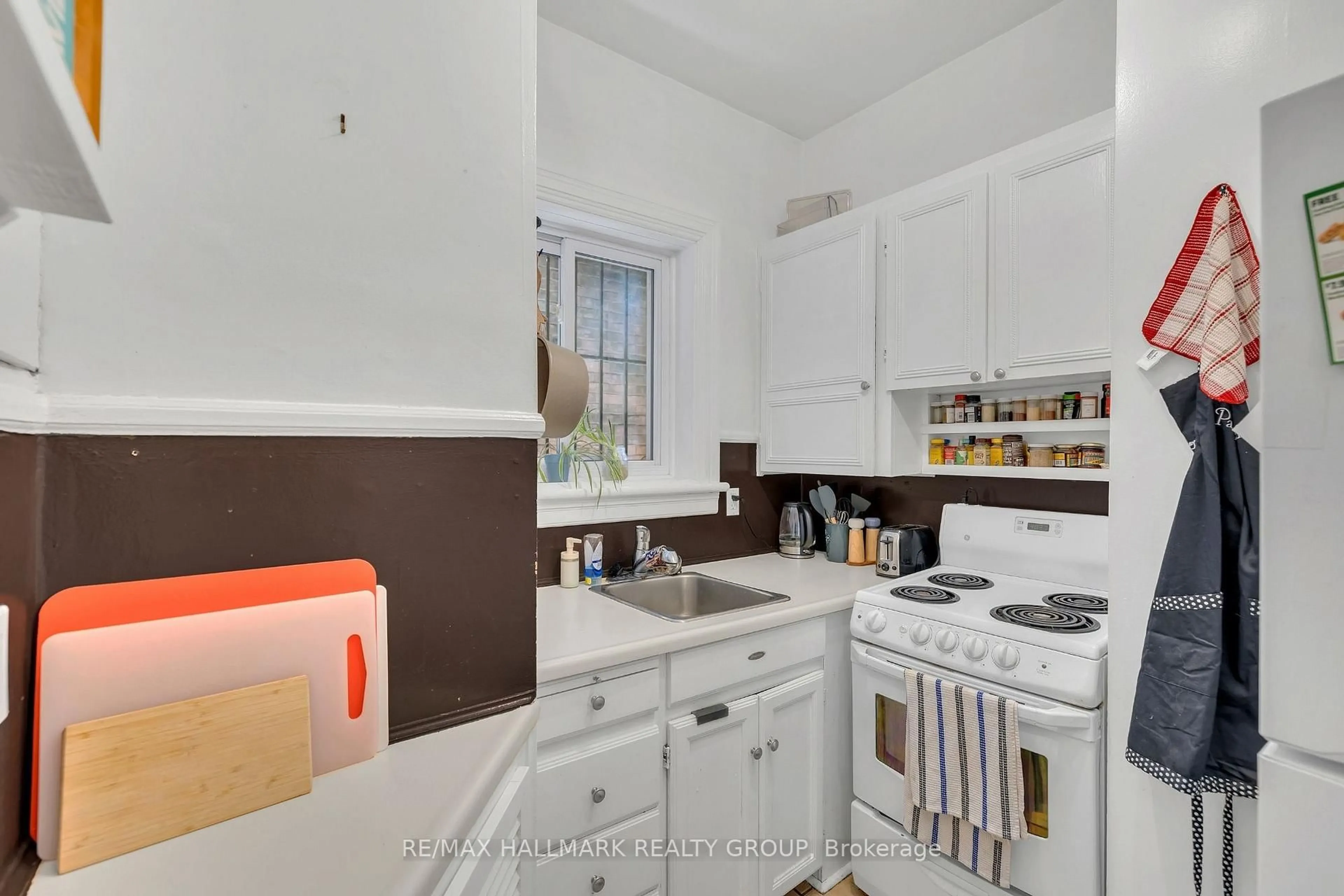 Standard kitchen, unknown for 209 Fifth Ave, Glebe - Ottawa East and Area Ontario K1S 2N1