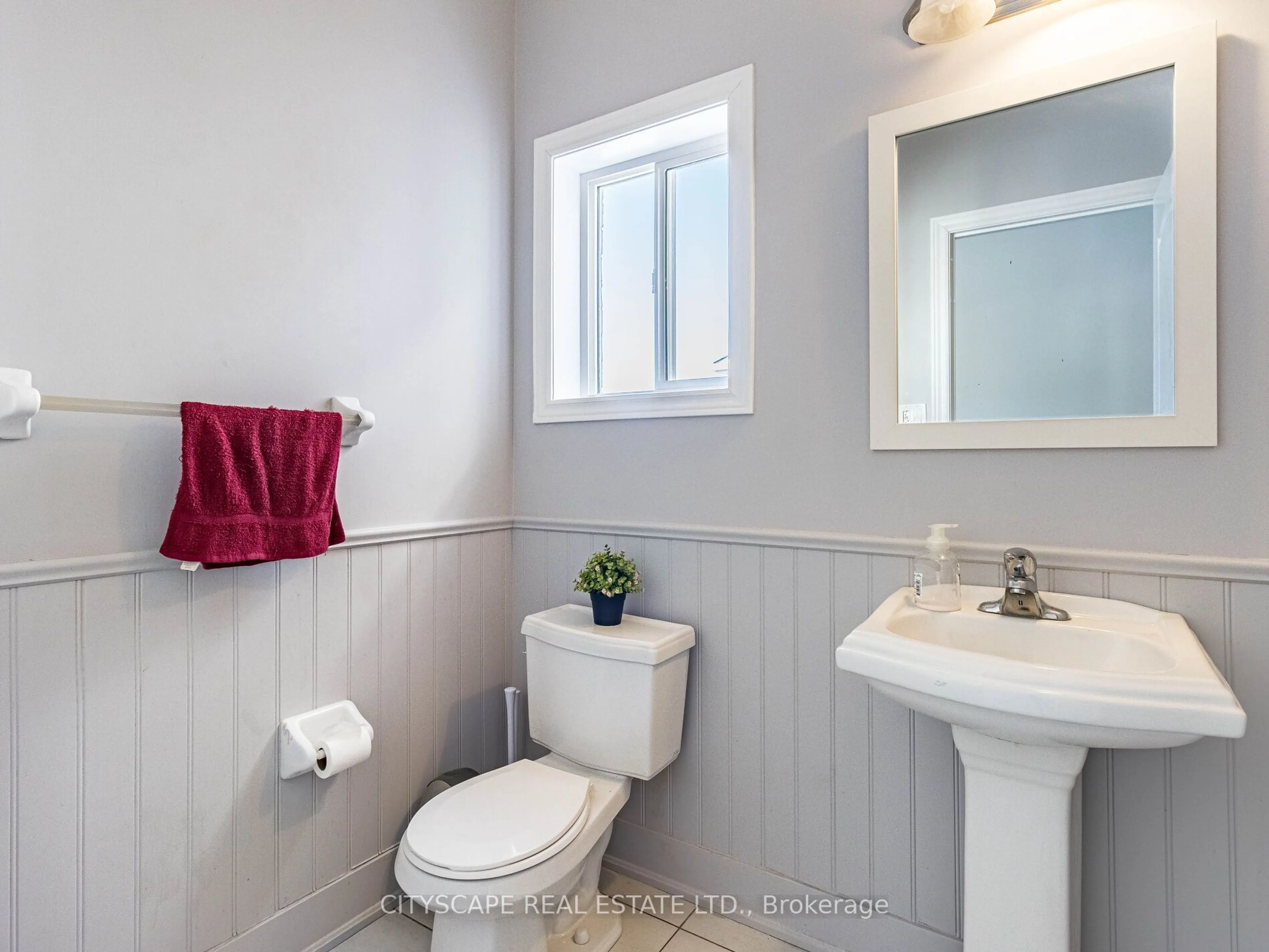 Standard bathroom, ceramic/tile floor for 222 Irwin St, Shelburne Ontario L9V 2S1