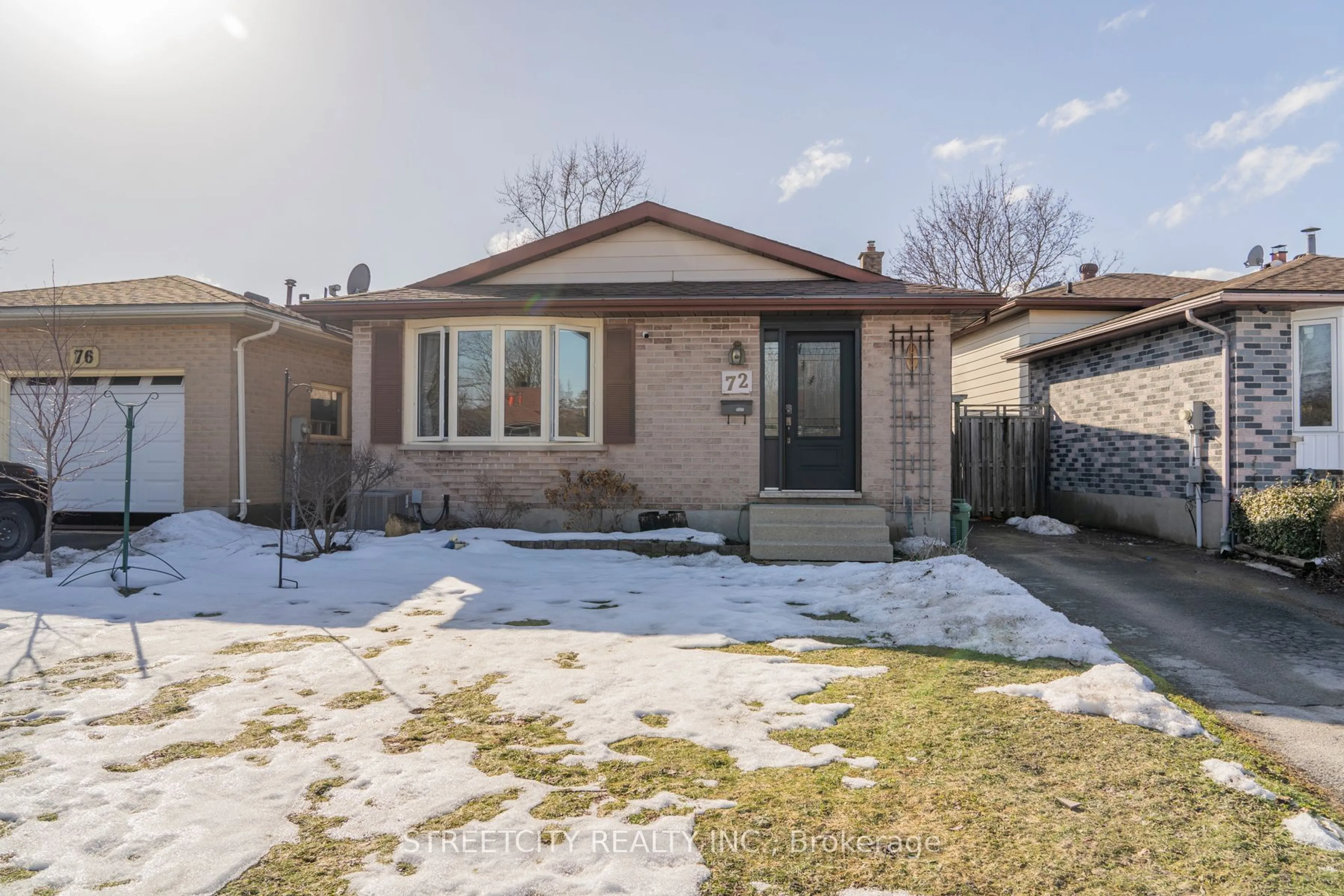 Home with brick exterior material, street for 72 Corinth Crt, London Ontario N5Y 5A8