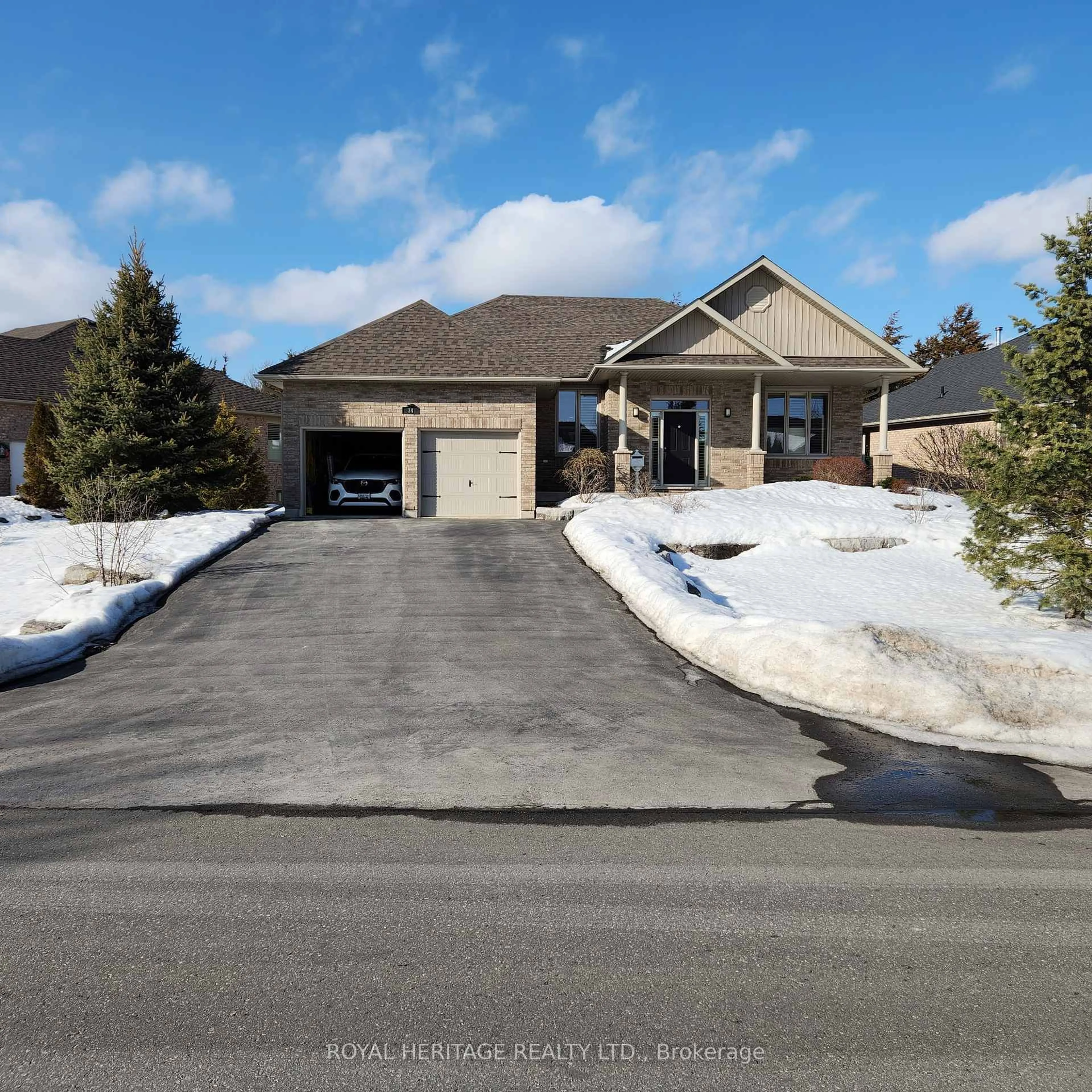 A pic from outside/outdoor area/front of a property/back of a property/a pic from drone, street for 34 South Harbour Dr, Kawartha Lakes Ontario K0M 1A0