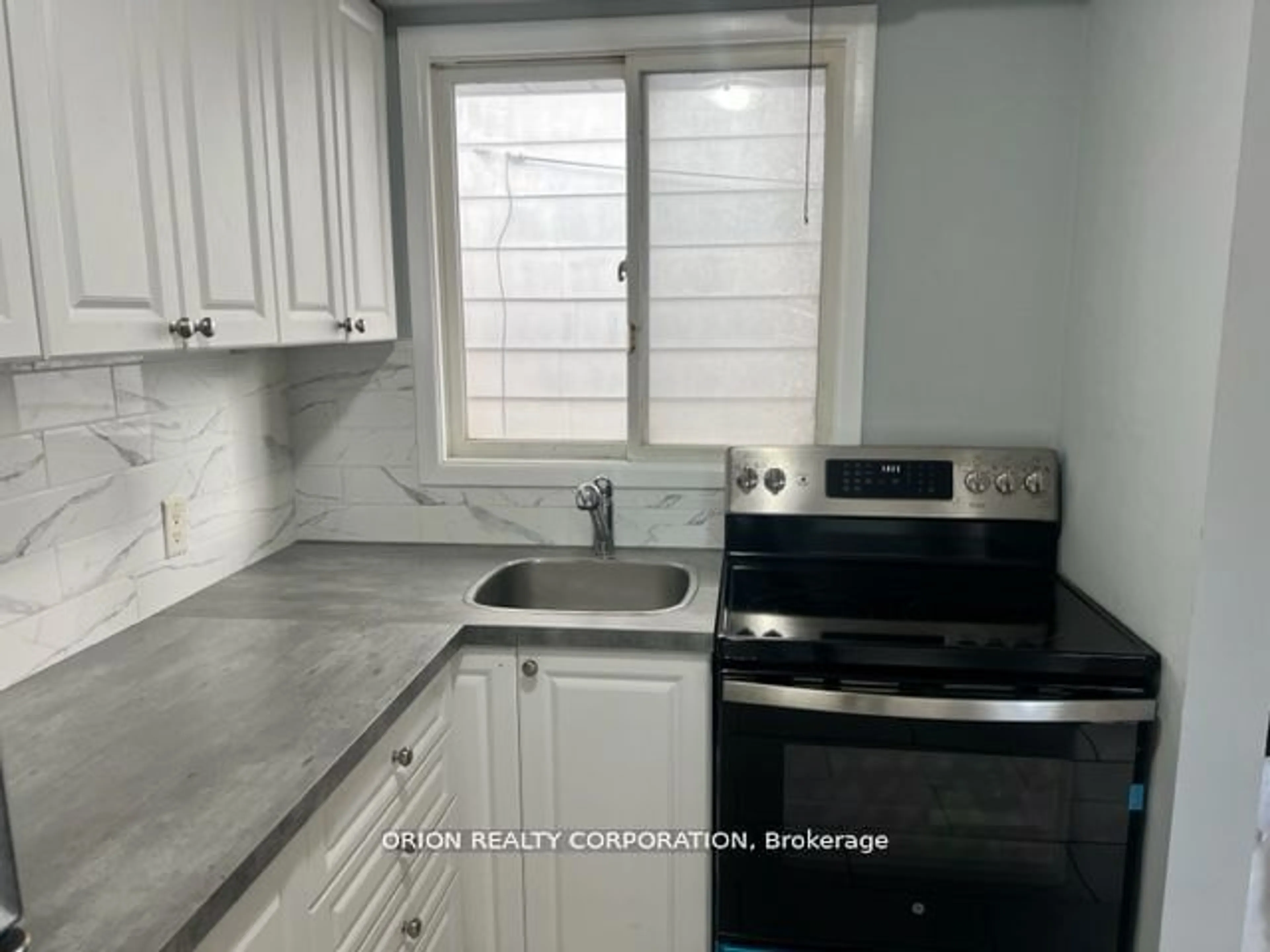 Standard kitchen, ceramic/tile floor for 359.5 Strathearne Ave, Hamilton Ontario L8H 5L2