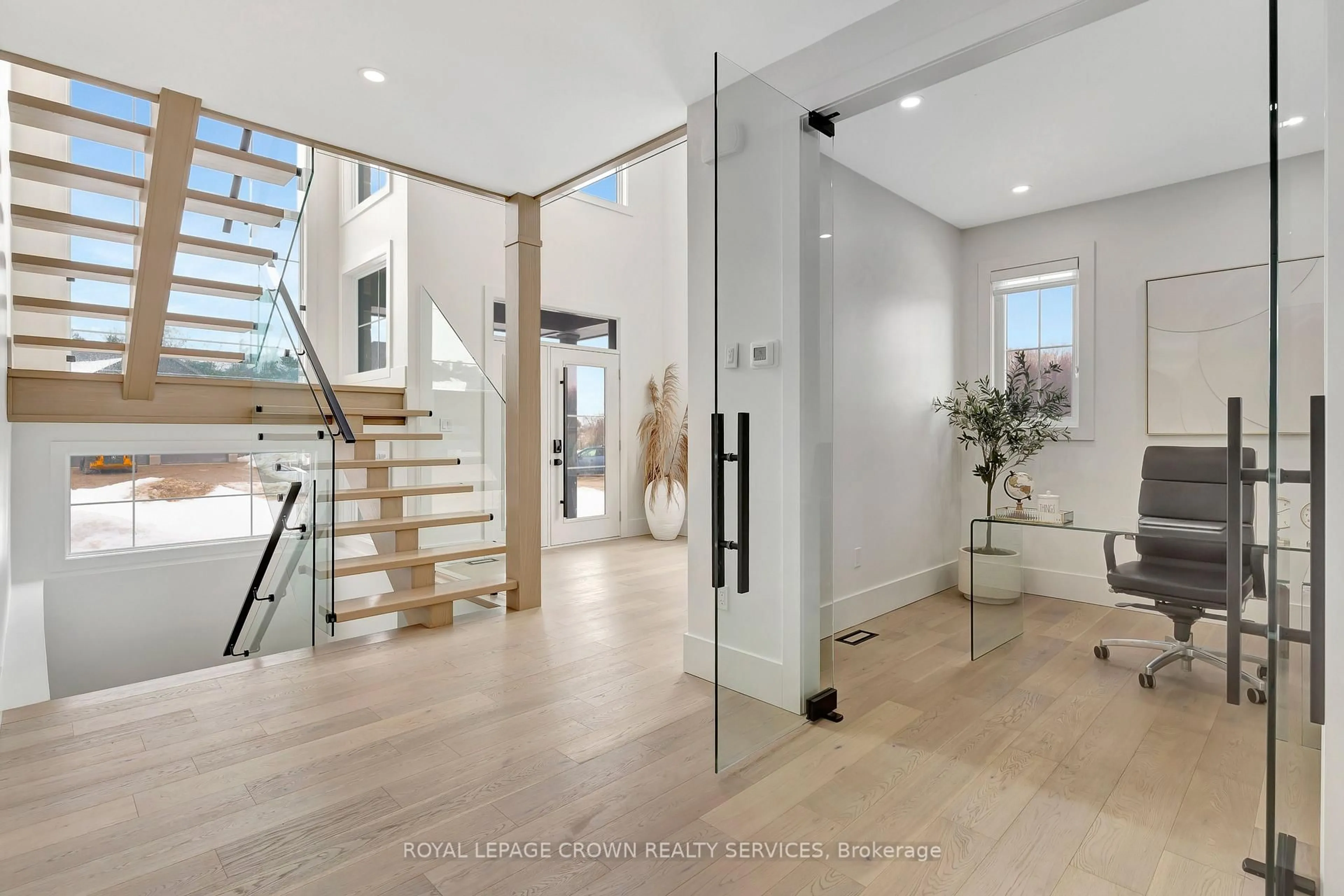 Indoor entryway for 1060 Walton Ave, North Perth Ontario N0B 2T0
