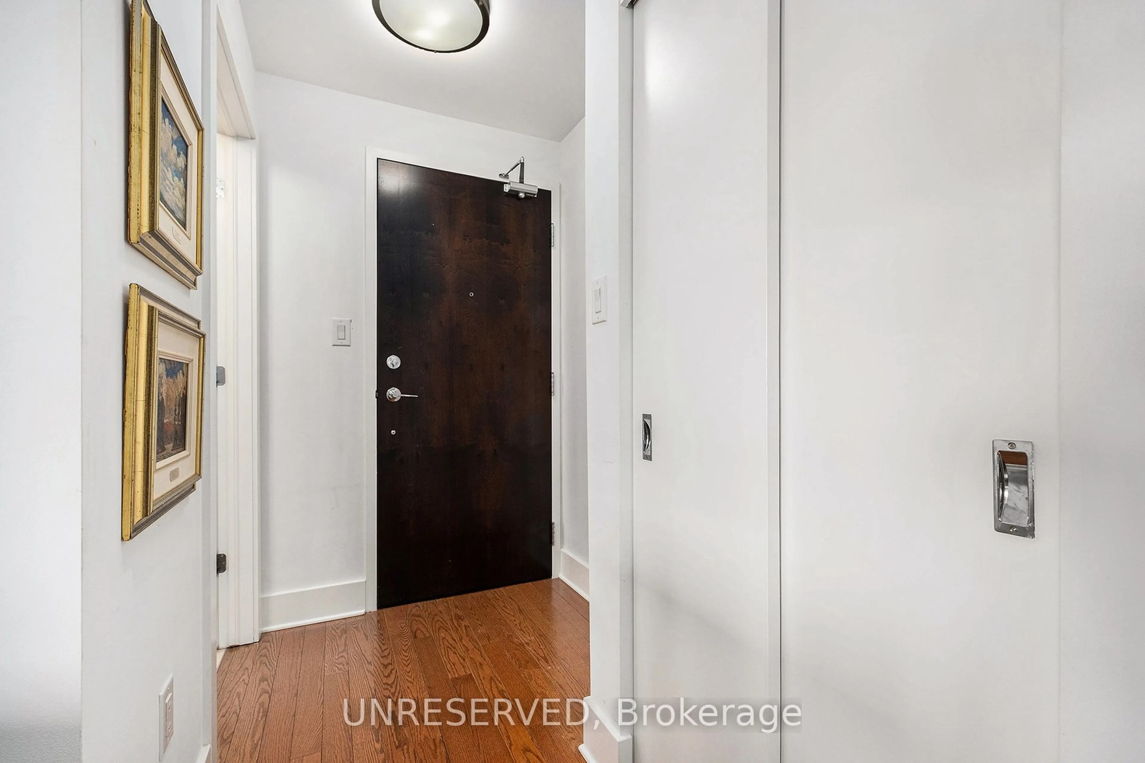 Indoor entryway for 101 Richmond Rd #406, Tunneys Pasture and Ottawa West Ontario K1Z 0A6