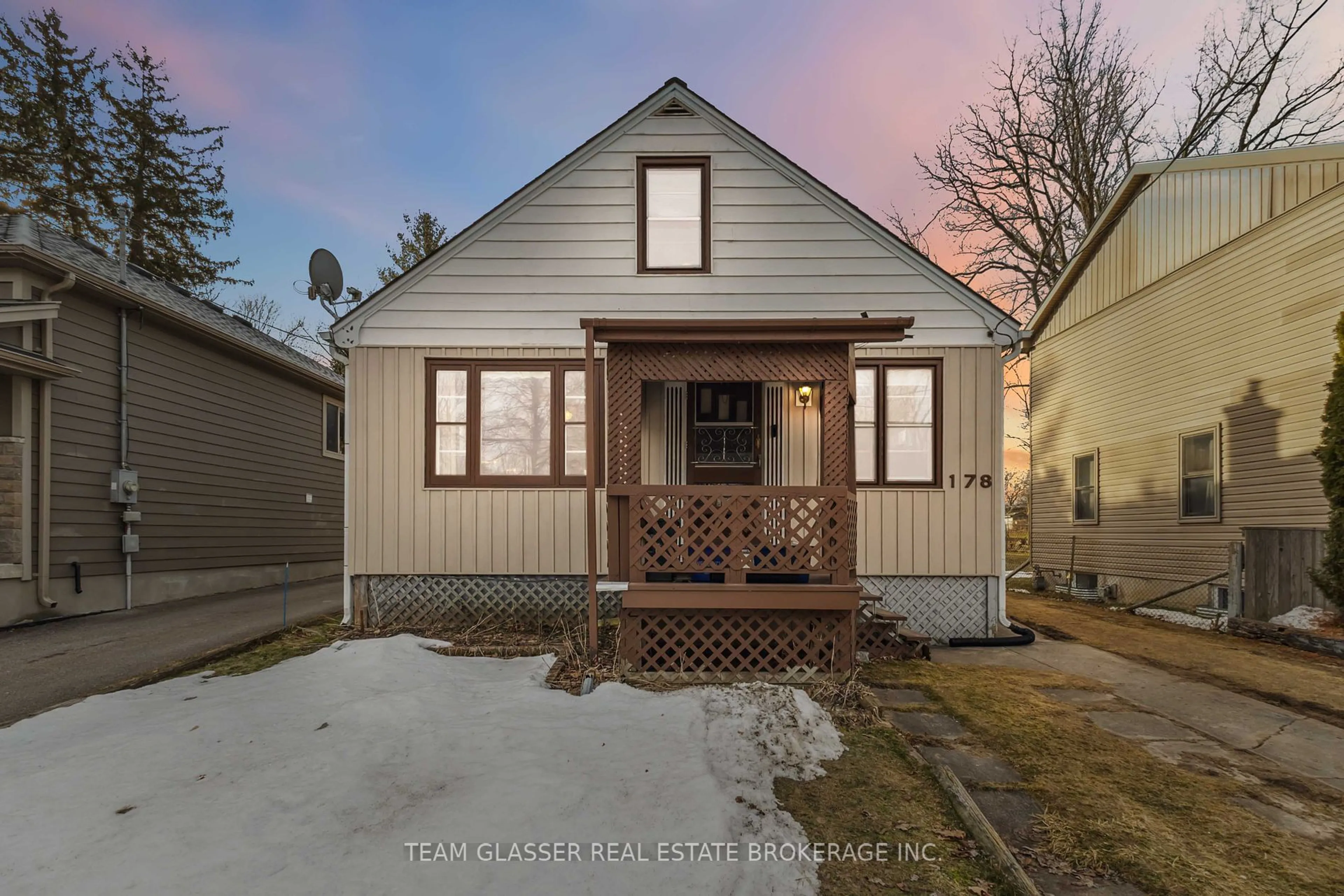 Home with vinyl exterior material, street for 178 CAMBRIDGE St, London Ontario N6H 1N7