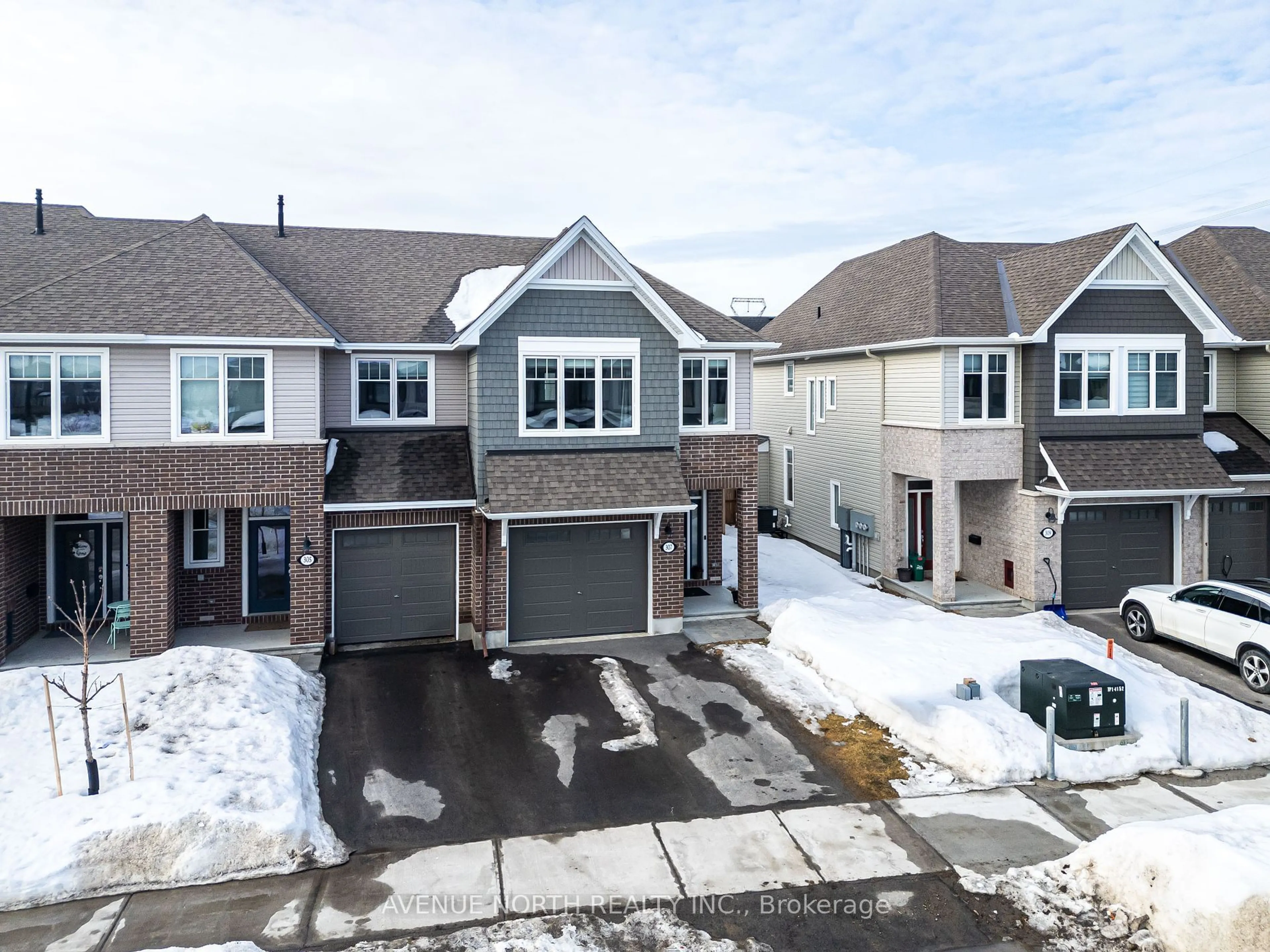 A pic from outside/outdoor area/front of a property/back of a property/a pic from drone, street for 307 Cosanti Dr, Stittsville - Munster - Richmond Ontario K2S 2L1