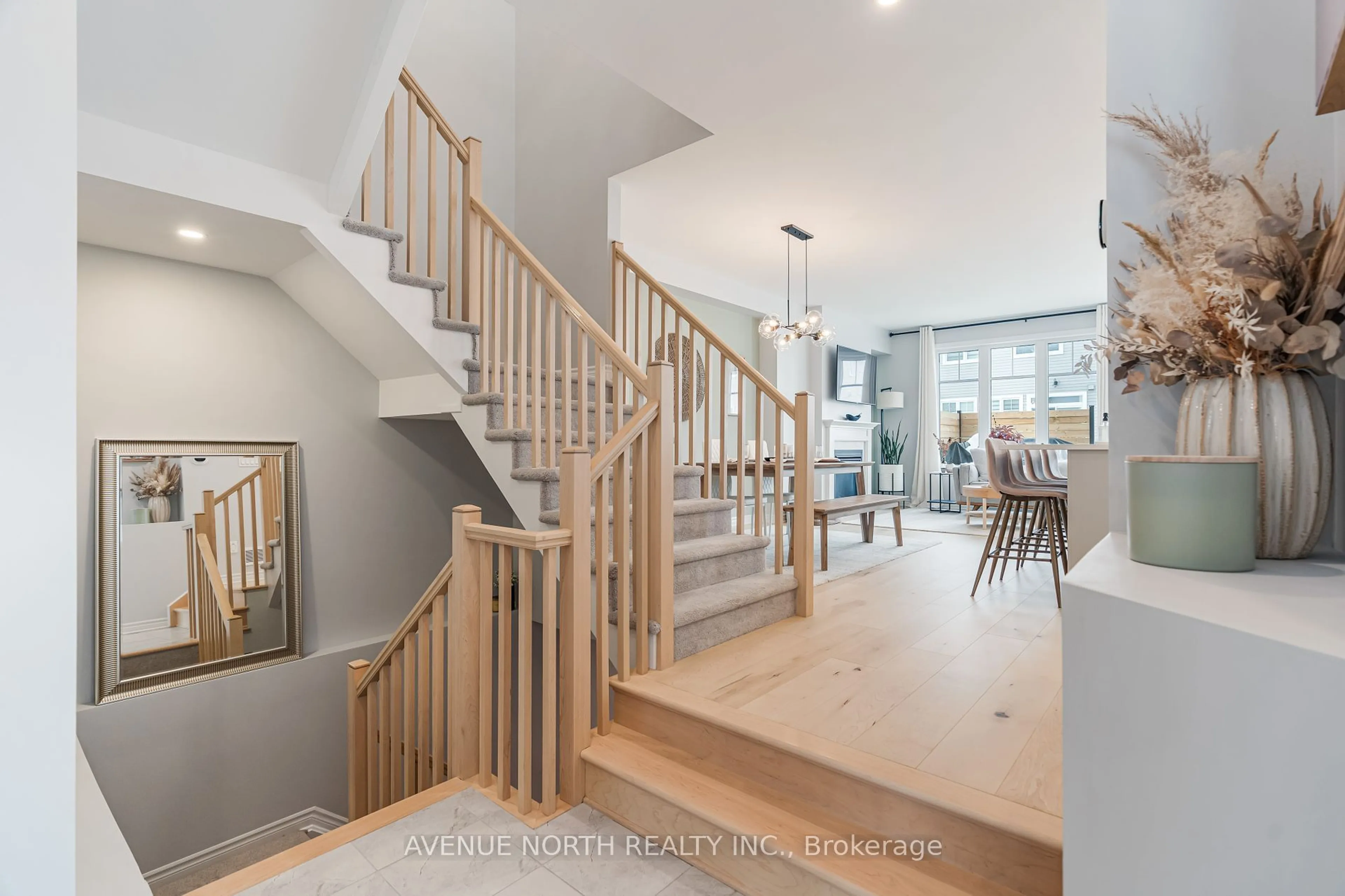 Stairs for 307 Cosanti Dr, Stittsville - Munster - Richmond Ontario K2S 2L1