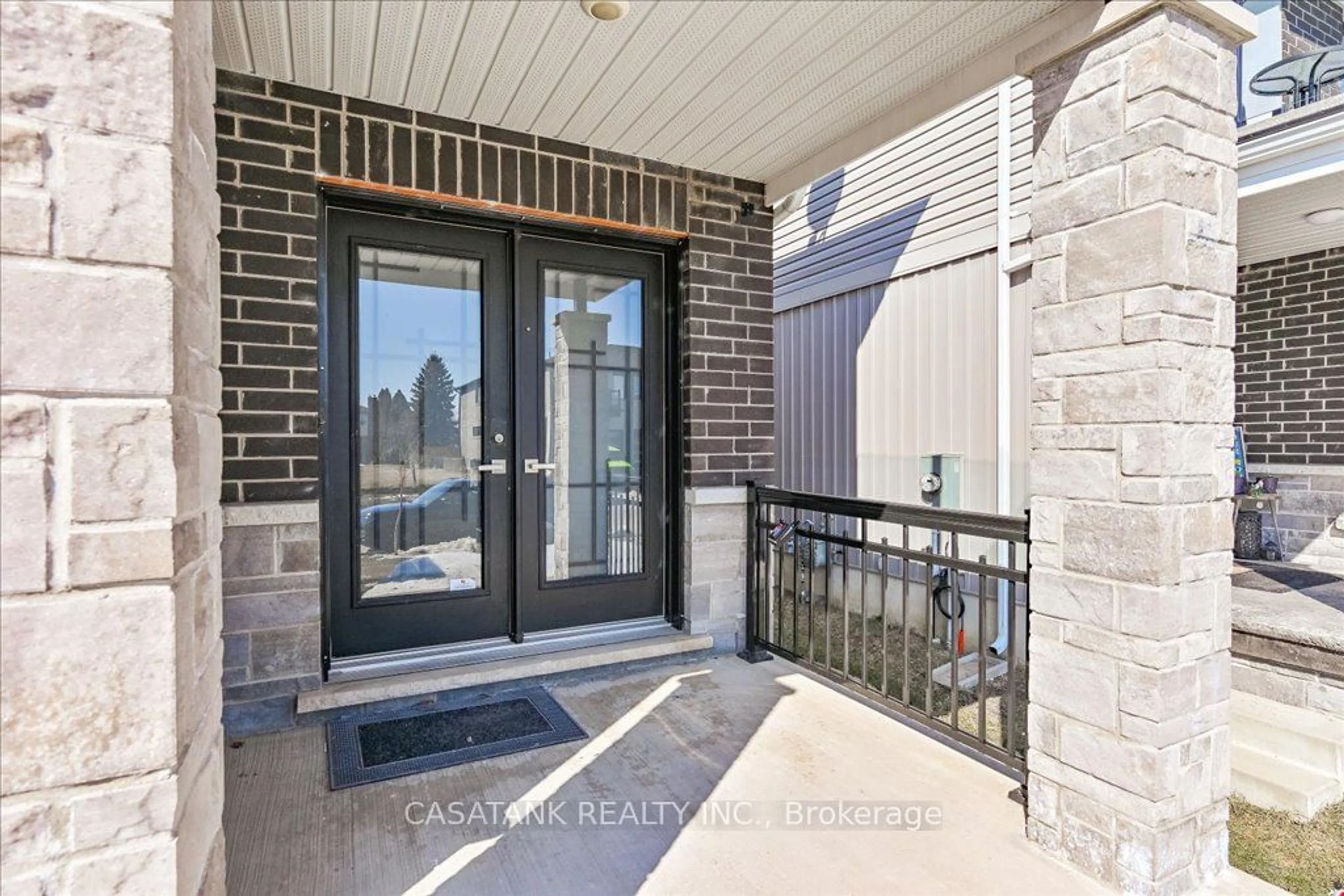 Indoor entryway for 103 Springvalley Cres, Hamilton Ontario L9C 7X3