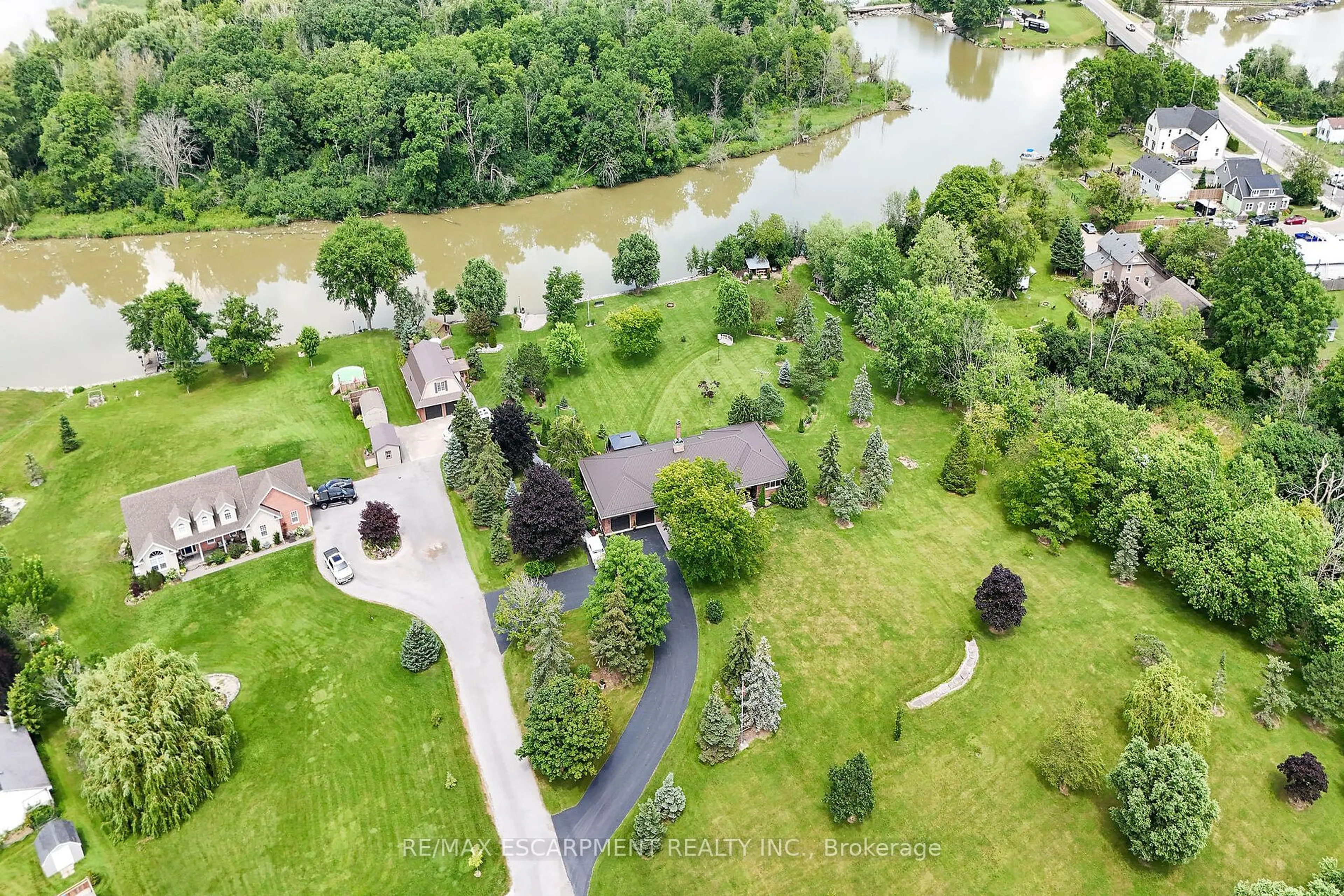 A pic from outside/outdoor area/front of a property/back of a property/a pic from drone, water/lake/river/ocean view for 32 Haldimand Tr, Haldimand Ontario N1A 1W9