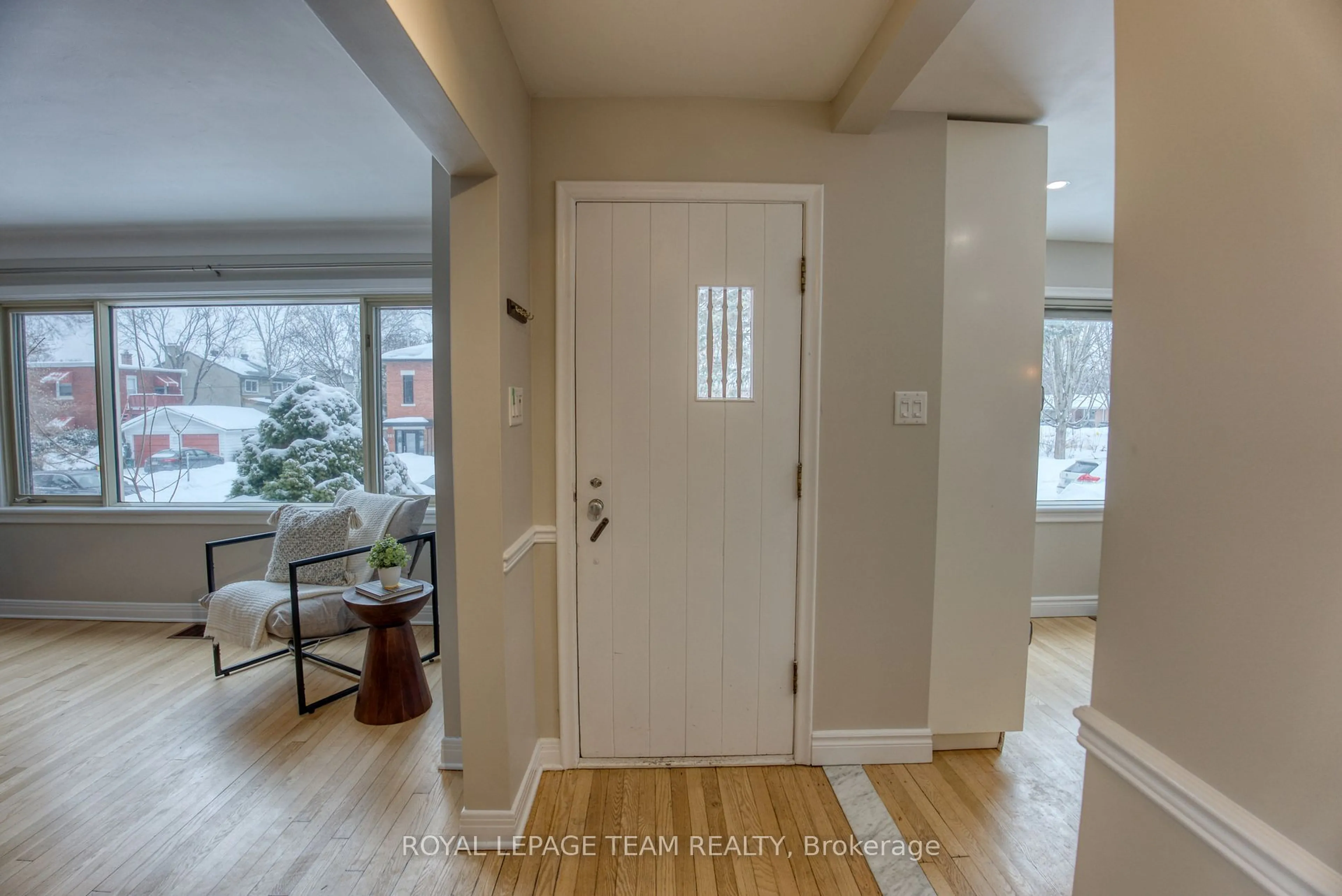 Indoor entryway for 564 Highcroft Ave, Westboro - Hampton Park Ontario K1Z 5J5