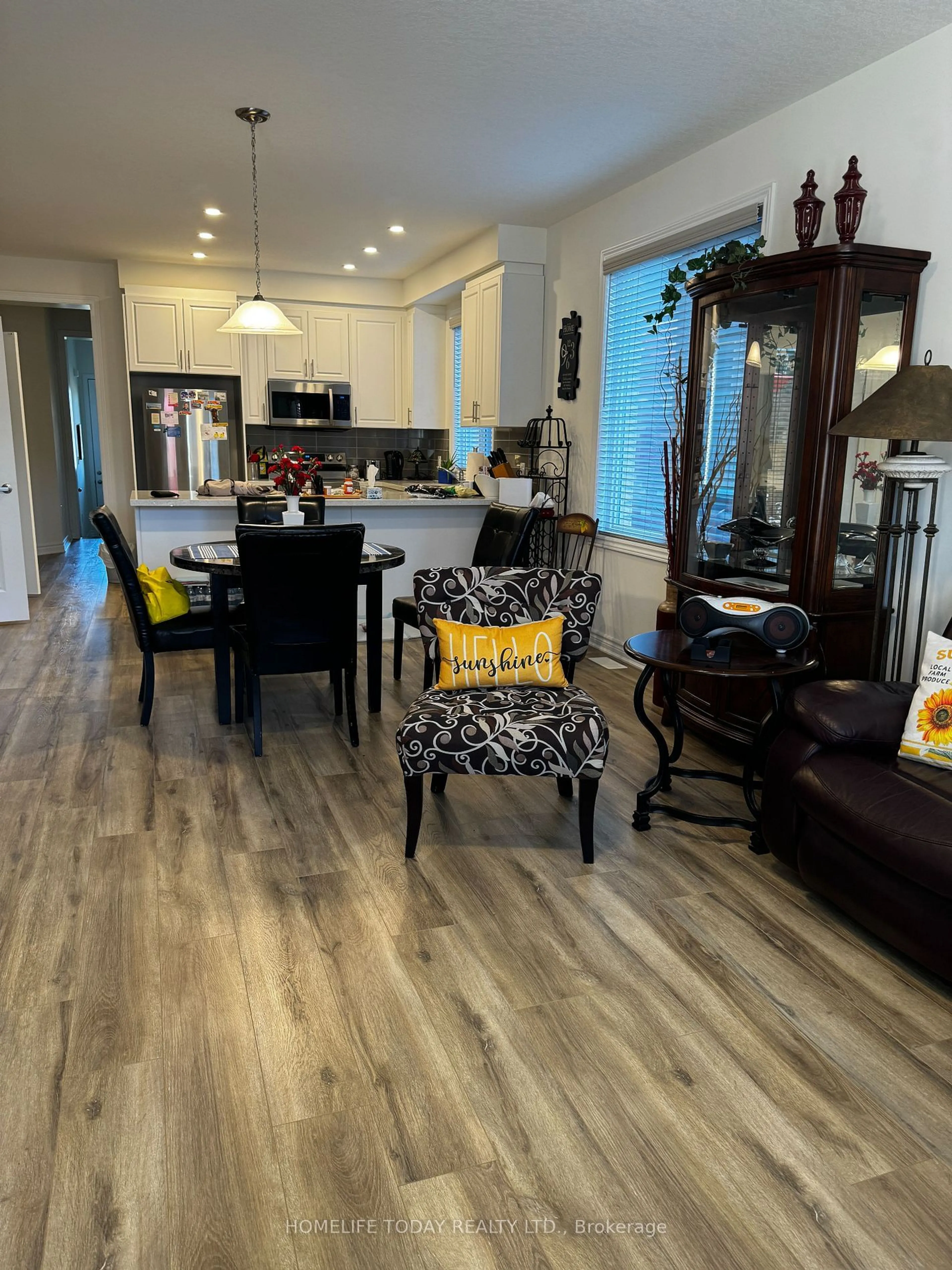 Open concept kitchen, wood/laminate floor for 27 Seaton Cres, Tillsonburg Ontario N4G 0E2