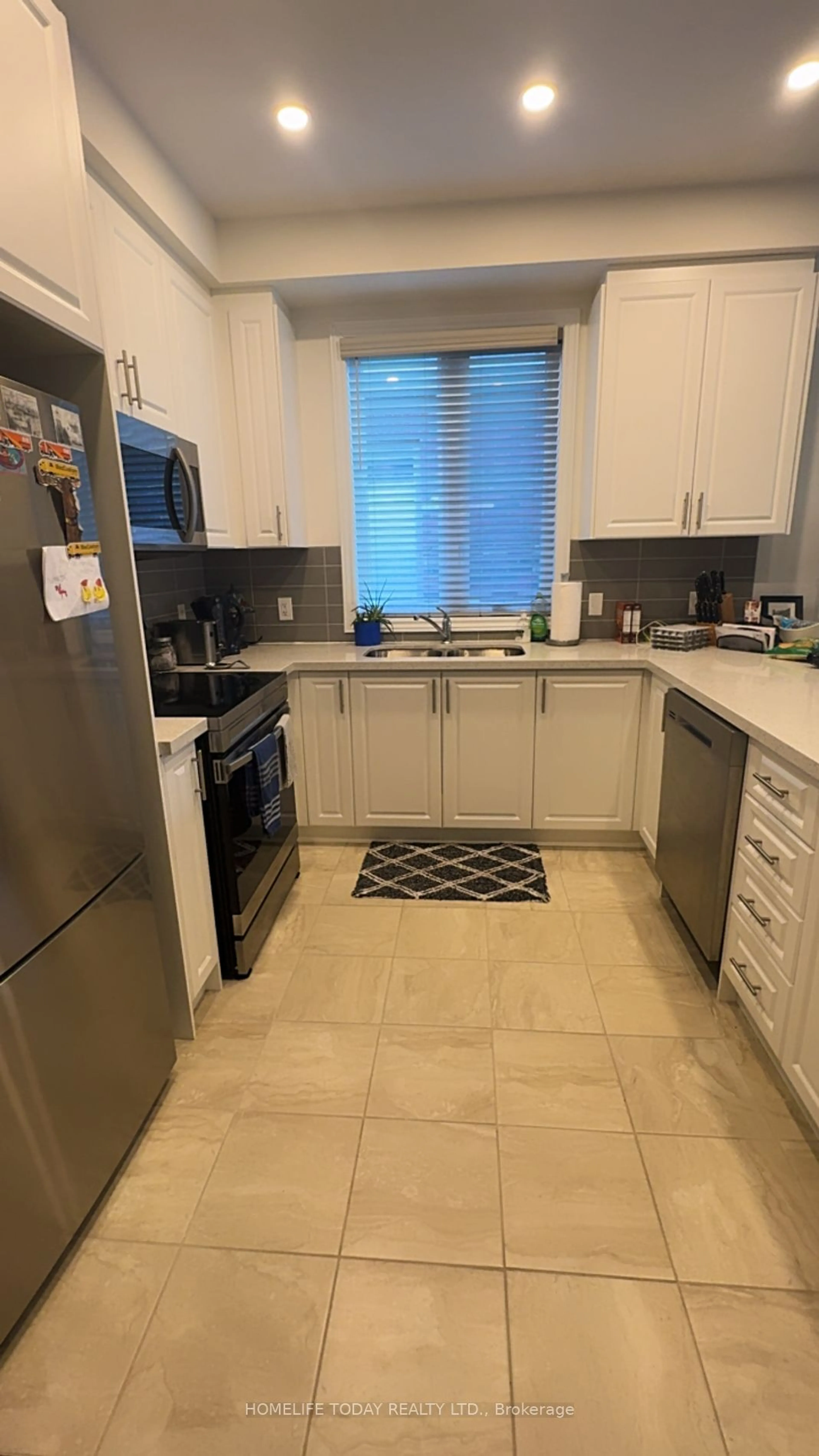 Standard kitchen, ceramic/tile floor for 27 Seaton Cres, Tillsonburg Ontario N4G 0E2