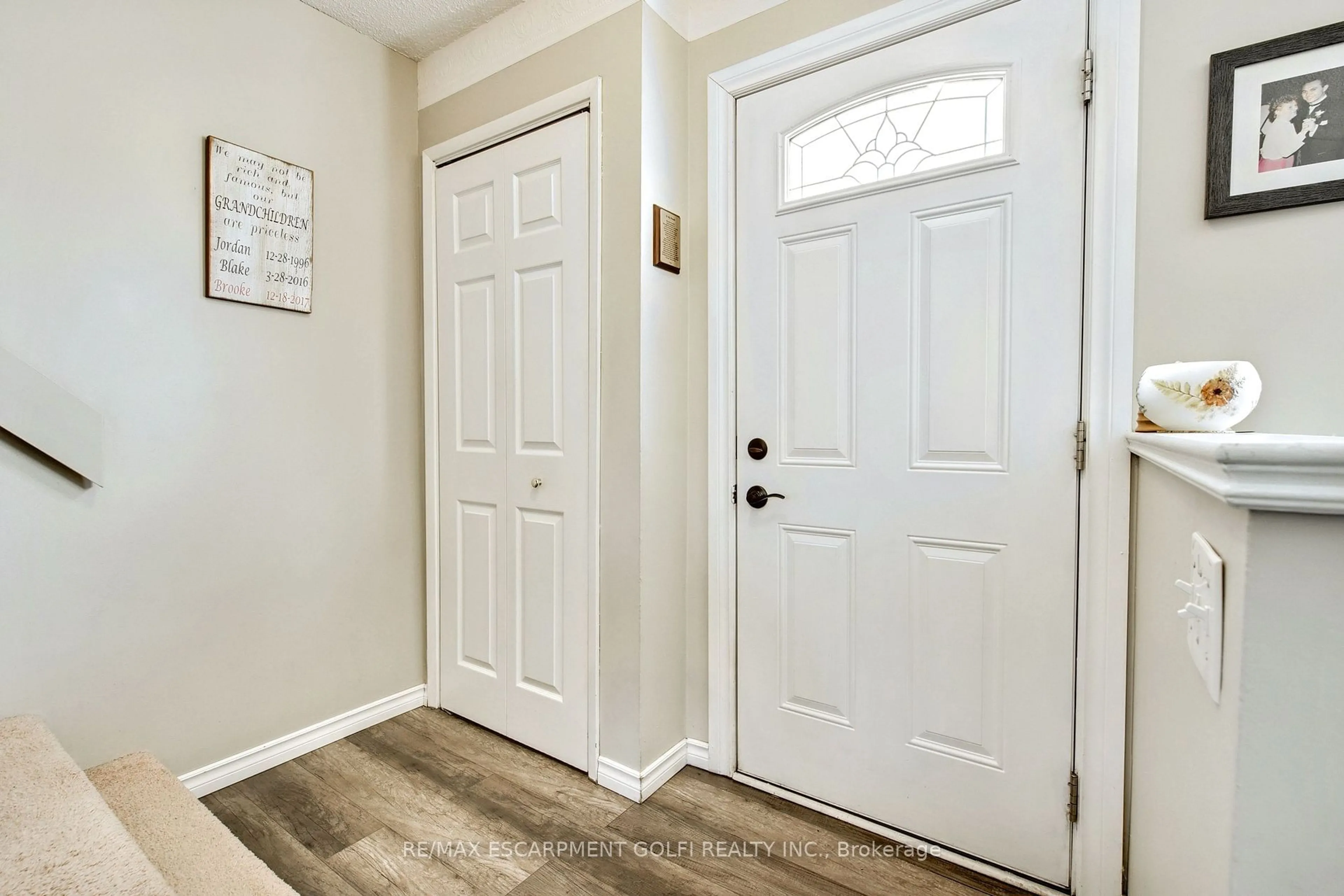 Indoor entryway for 135 Linwell Rd, St. Catharines Ontario L2N 6H2