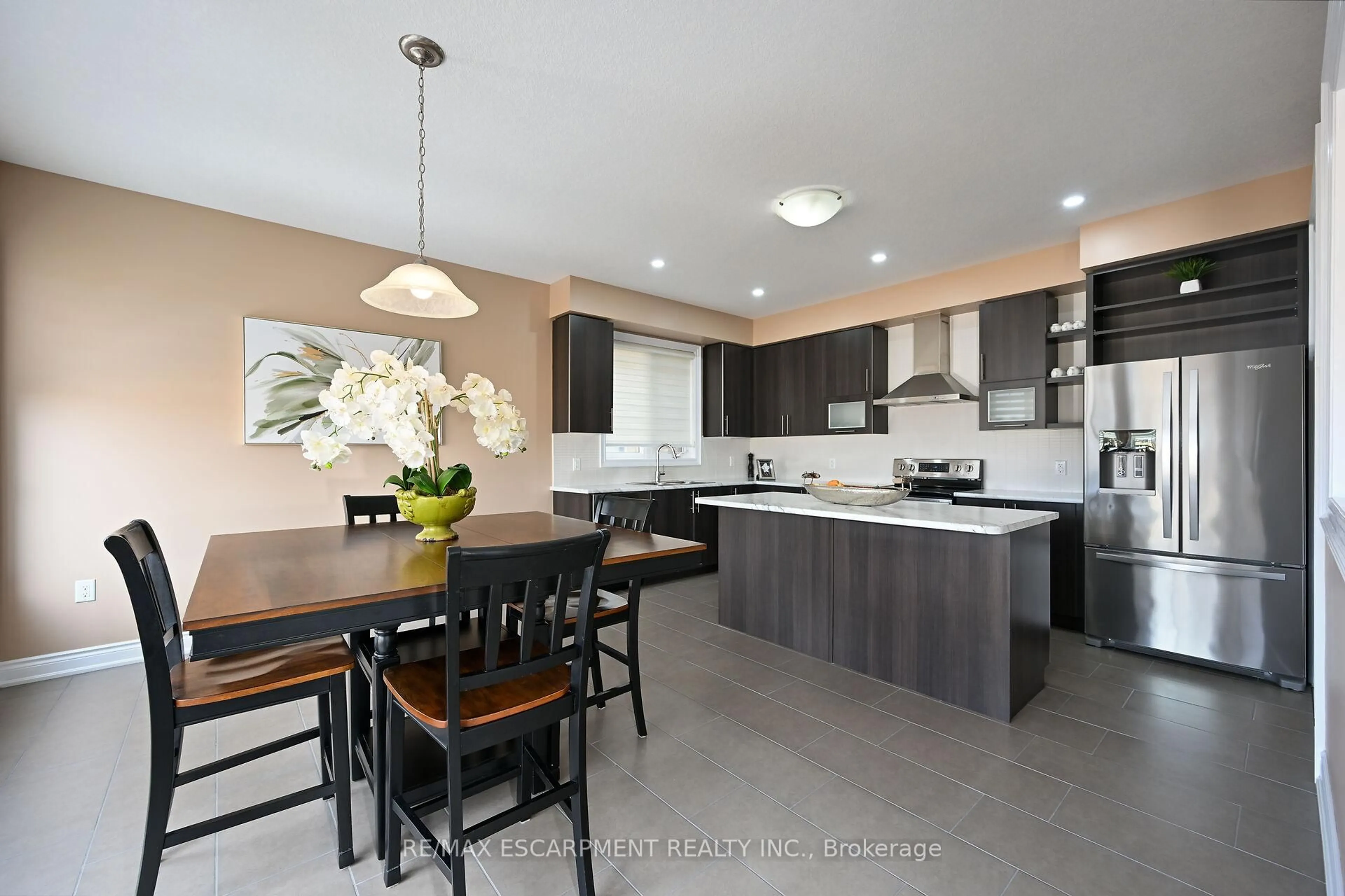 Contemporary kitchen, unknown for 300 Crafter Cres, Hamilton Ontario L8J 0J2