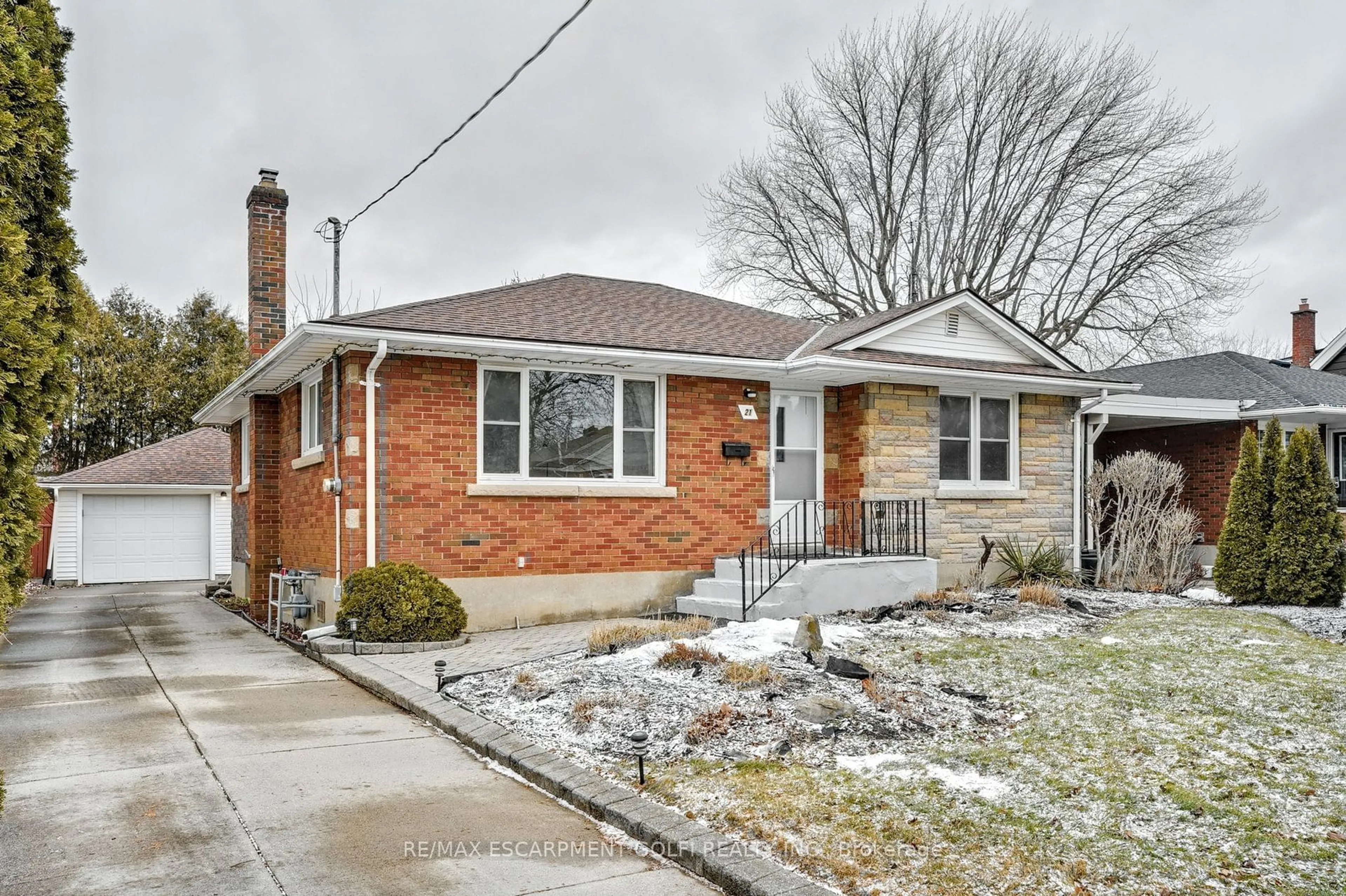 Home with brick exterior material, street for 21 Fawell Ave, St. Catharines Ontario L2S 2V5