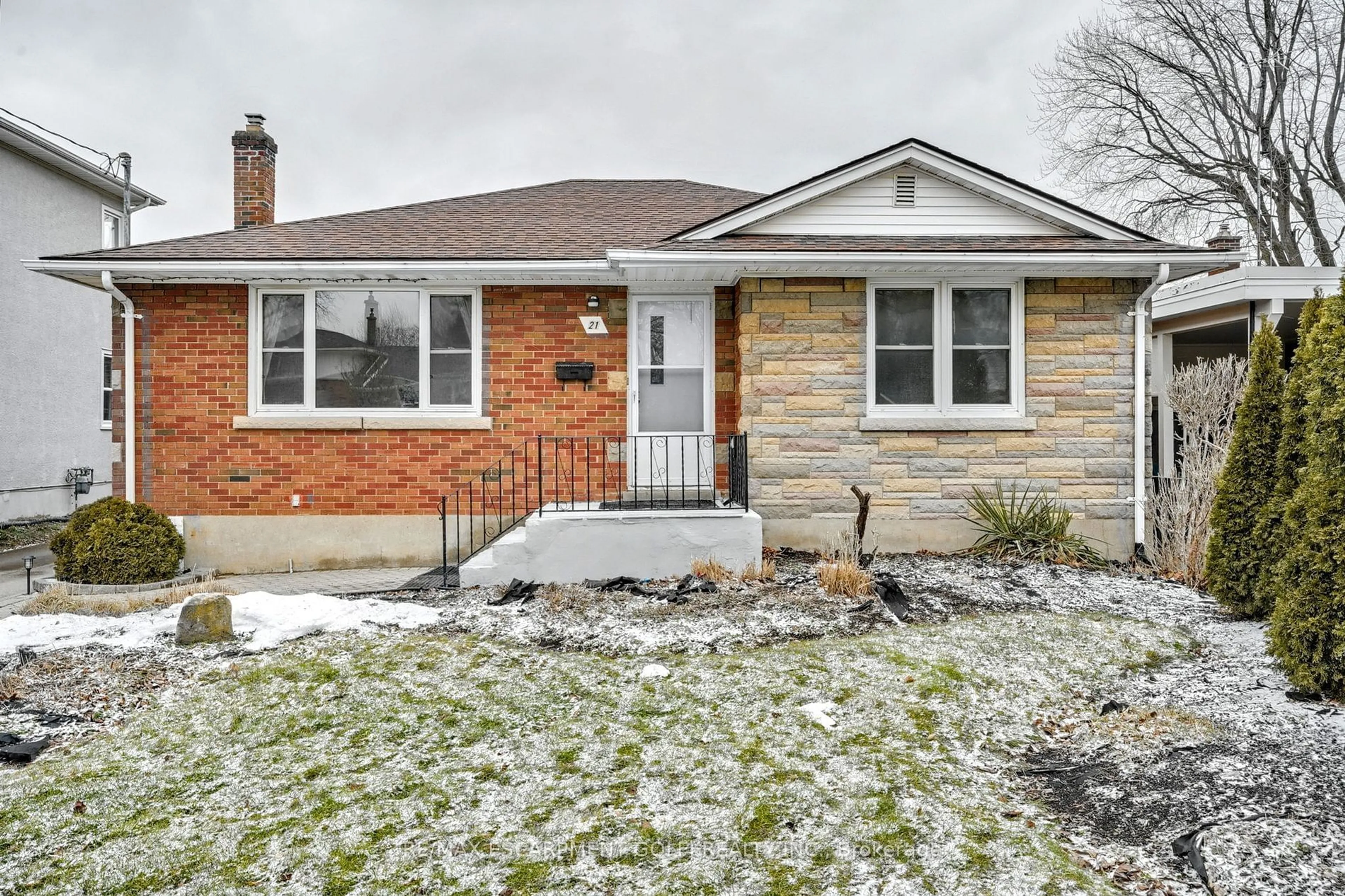 Home with brick exterior material, street for 21 Fawell Ave, St. Catharines Ontario L2S 2V5