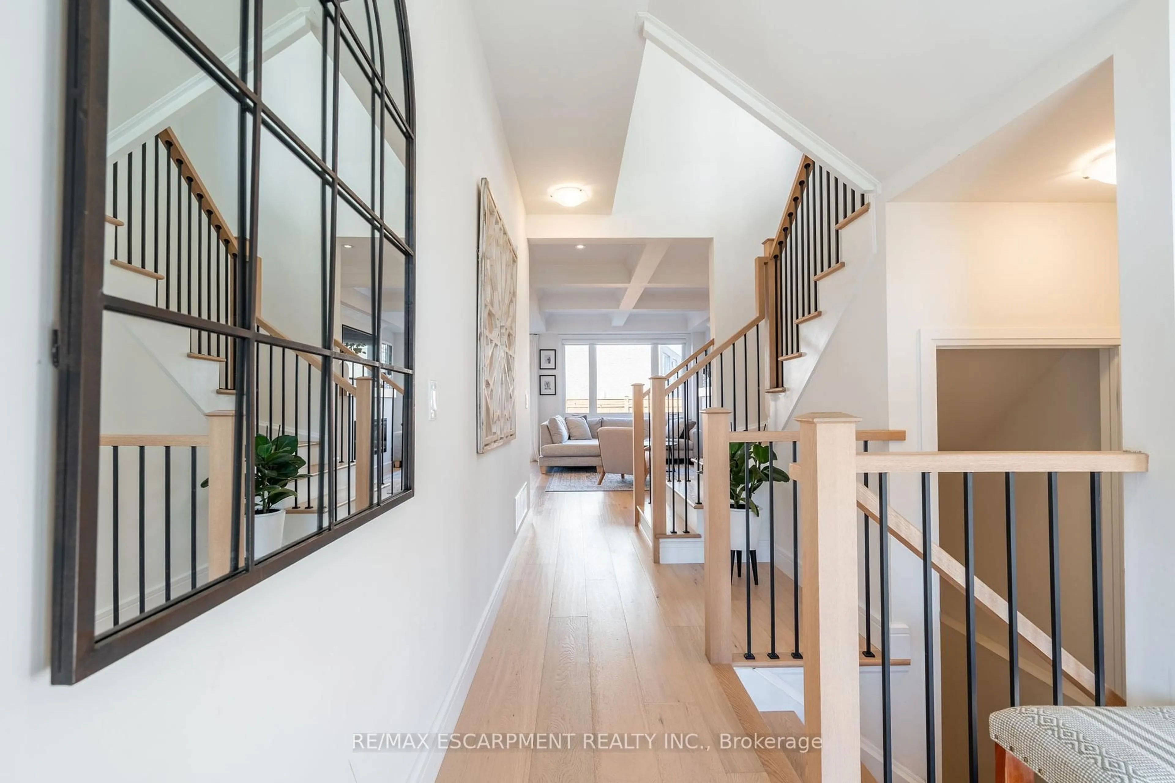 Indoor entryway for 72 Fairey Cres, Hamilton Ontario L0R 1W0